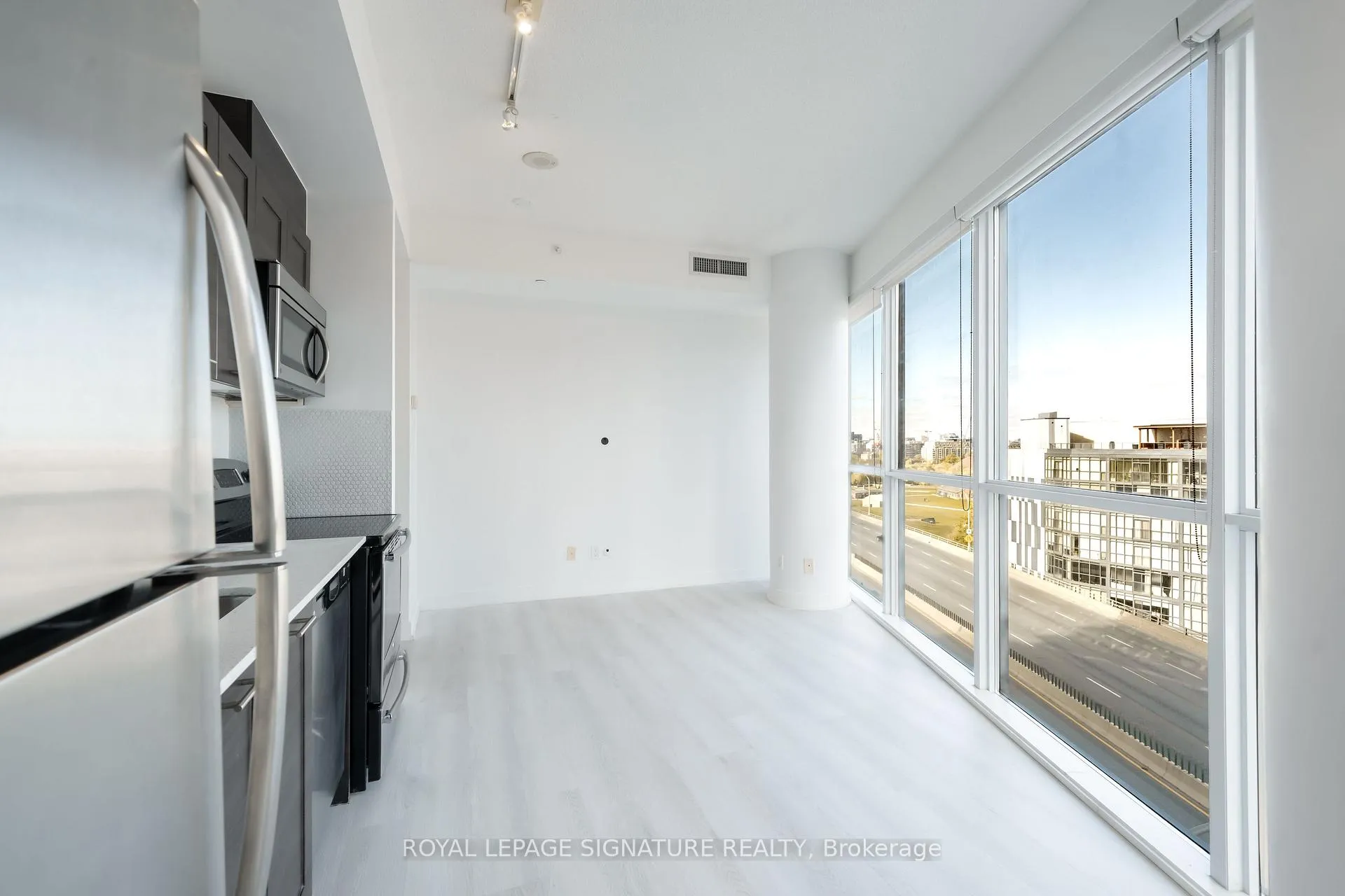 Photo 5 of Unit 1106, 20 Bruyeres Mews, Toronto, Niagara — HOMEH