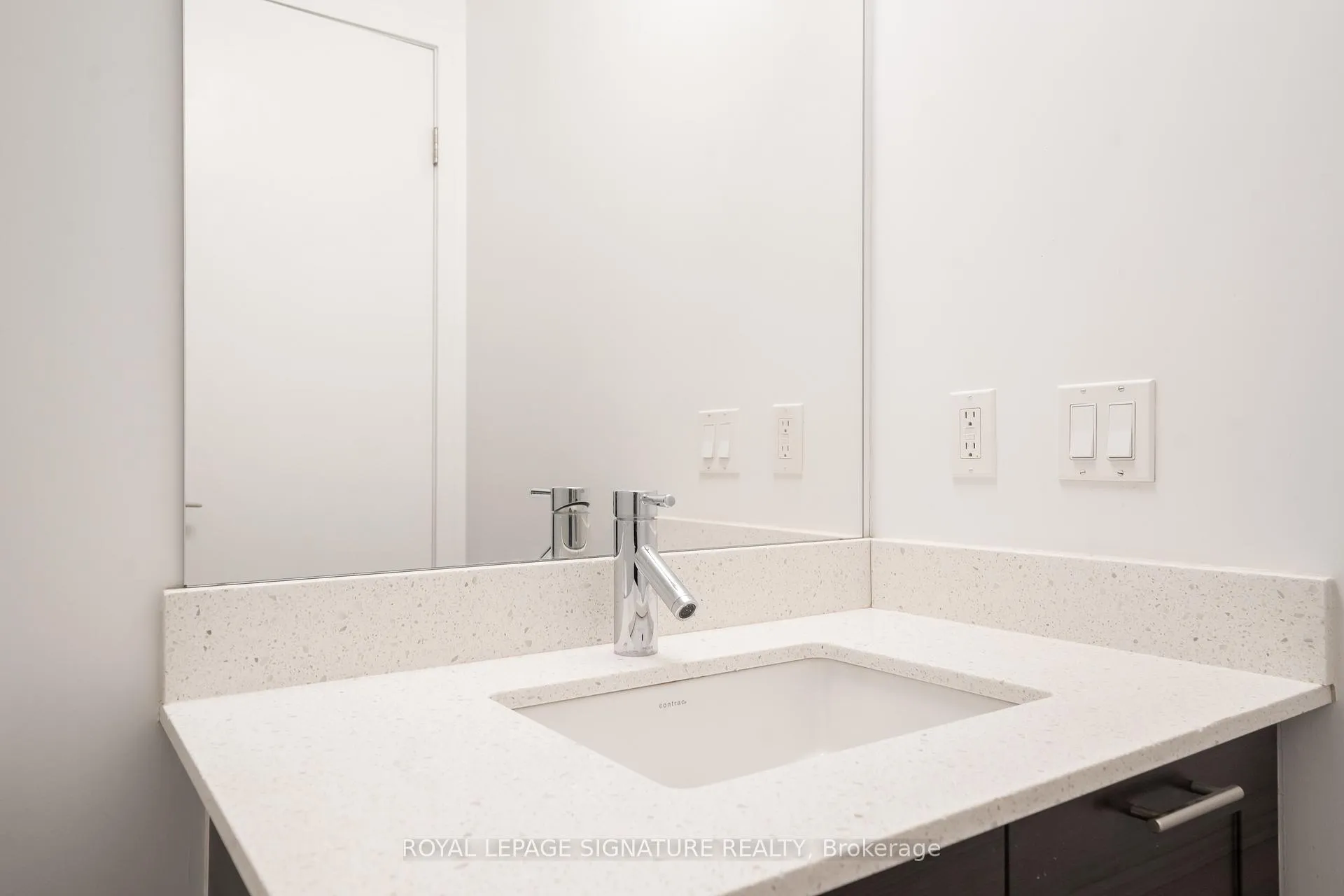 Photo 7 of Unit 1106, 20 Bruyeres Mews, Toronto, Niagara — HOMEH