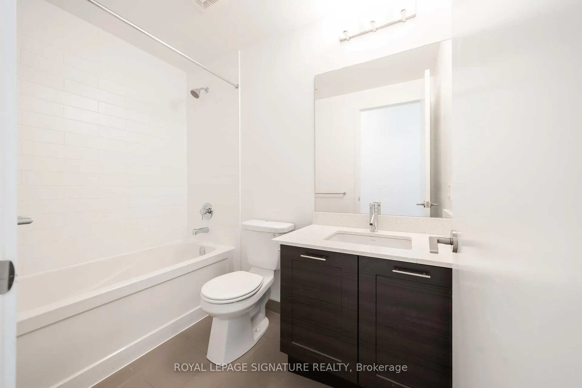 Photo 8 of Unit 1106, 20 Bruyeres Mews, Toronto, Niagara — HOMEH