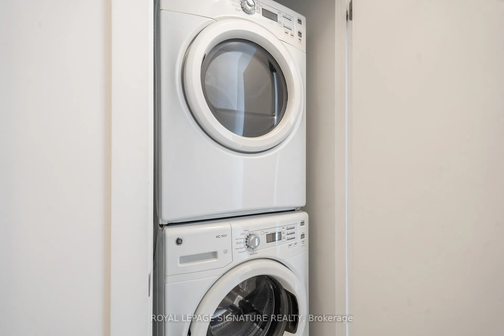 Photo 10 of Unit 1106, 20 Bruyeres Mews, Toronto, Niagara — HOMEH