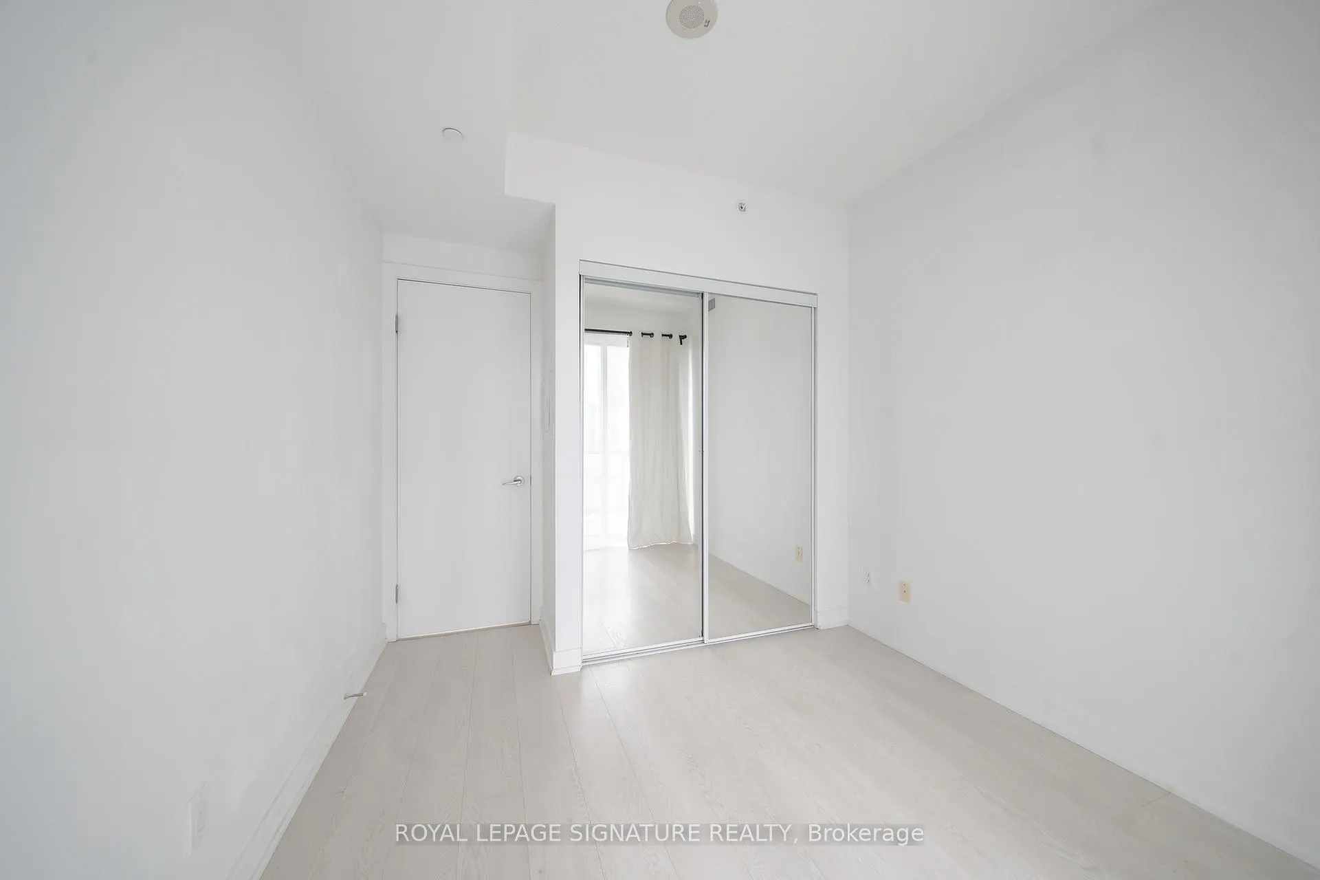Photo 13 of Unit 1106, 20 Bruyeres Mews, Toronto, Niagara — HOMEH