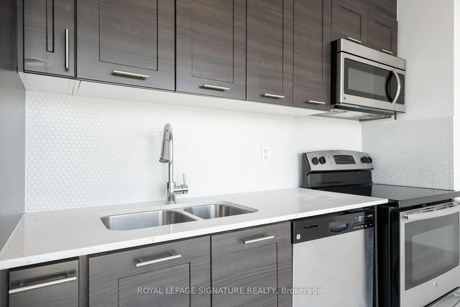 Photo 14 of Unit 1106, 20 Bruyeres Mews, Toronto, Niagara — HOMEH