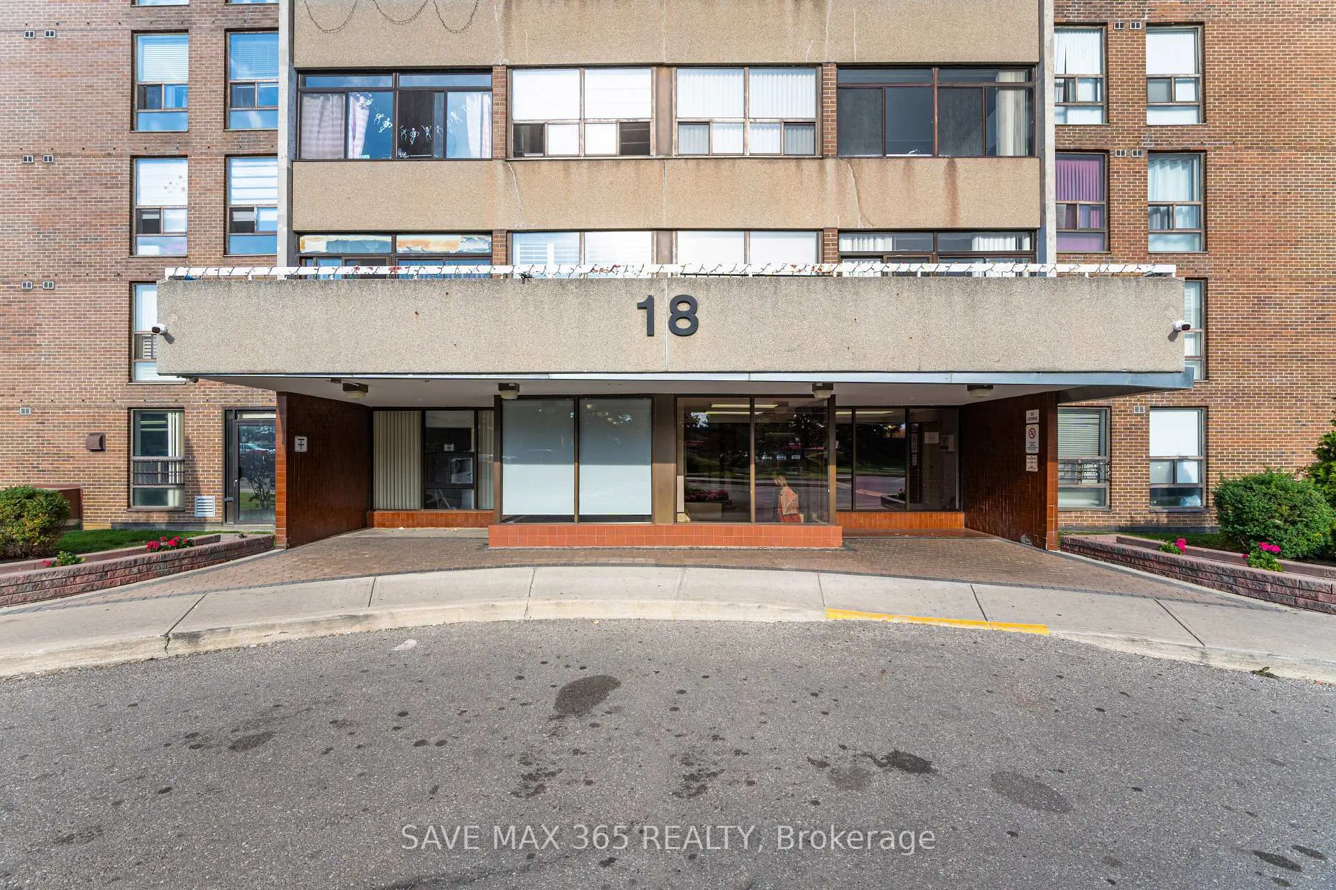 Photo 2 of Unit 1704, 18 Knightsbridge Road, Brampton, Queen Street Corridor — HOMEH