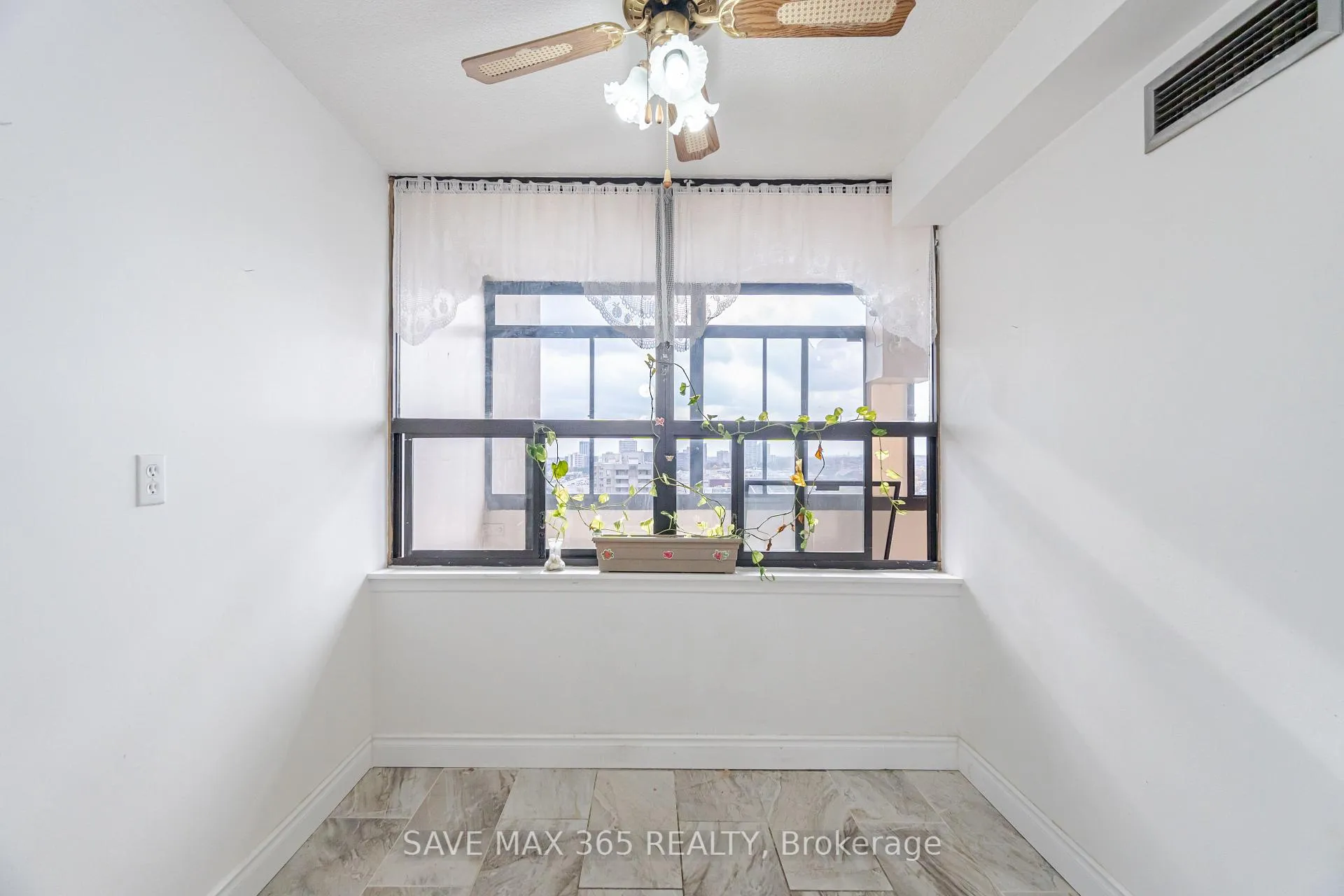 Photo 18 of Unit 1704, 18 Knightsbridge Road, Brampton, Queen Street Corridor — HOMEH