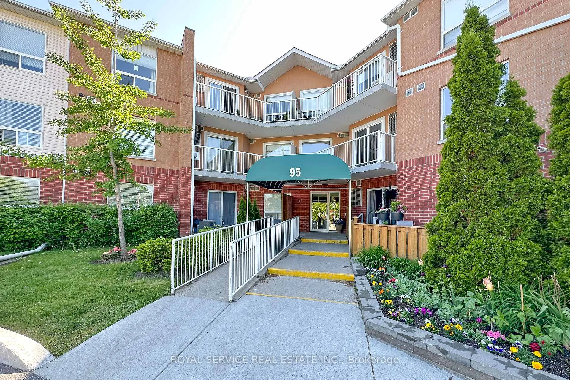 Photo 1 of Unit 212, 95 Wellington Street, Clarington, Bowmanville — HOMEH