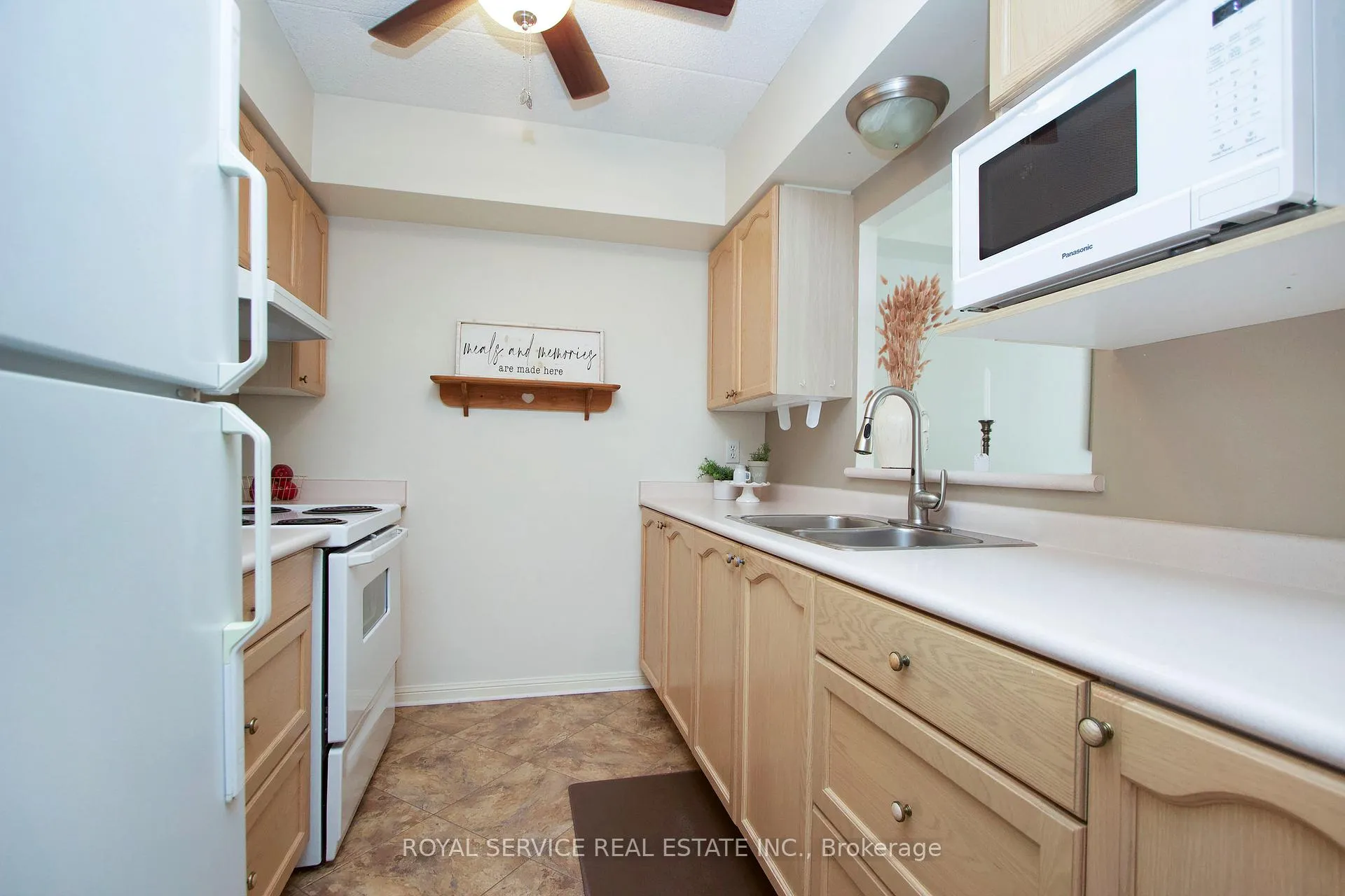 Photo 6 of Unit 212, 95 Wellington Street, Clarington, Bowmanville — HOMEH