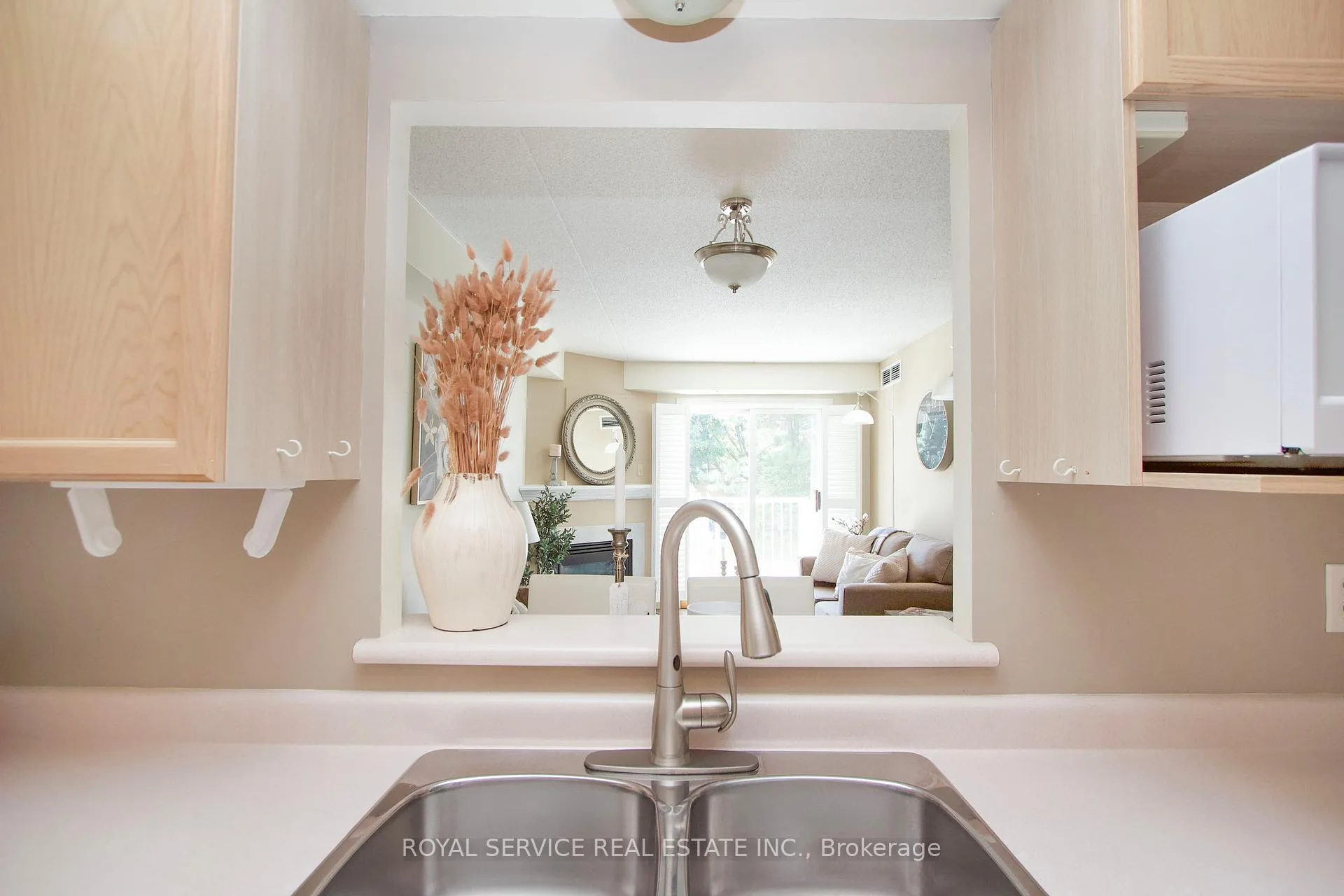 Photo 9 of Unit 212, 95 Wellington Street, Clarington, Bowmanville — HOMEH