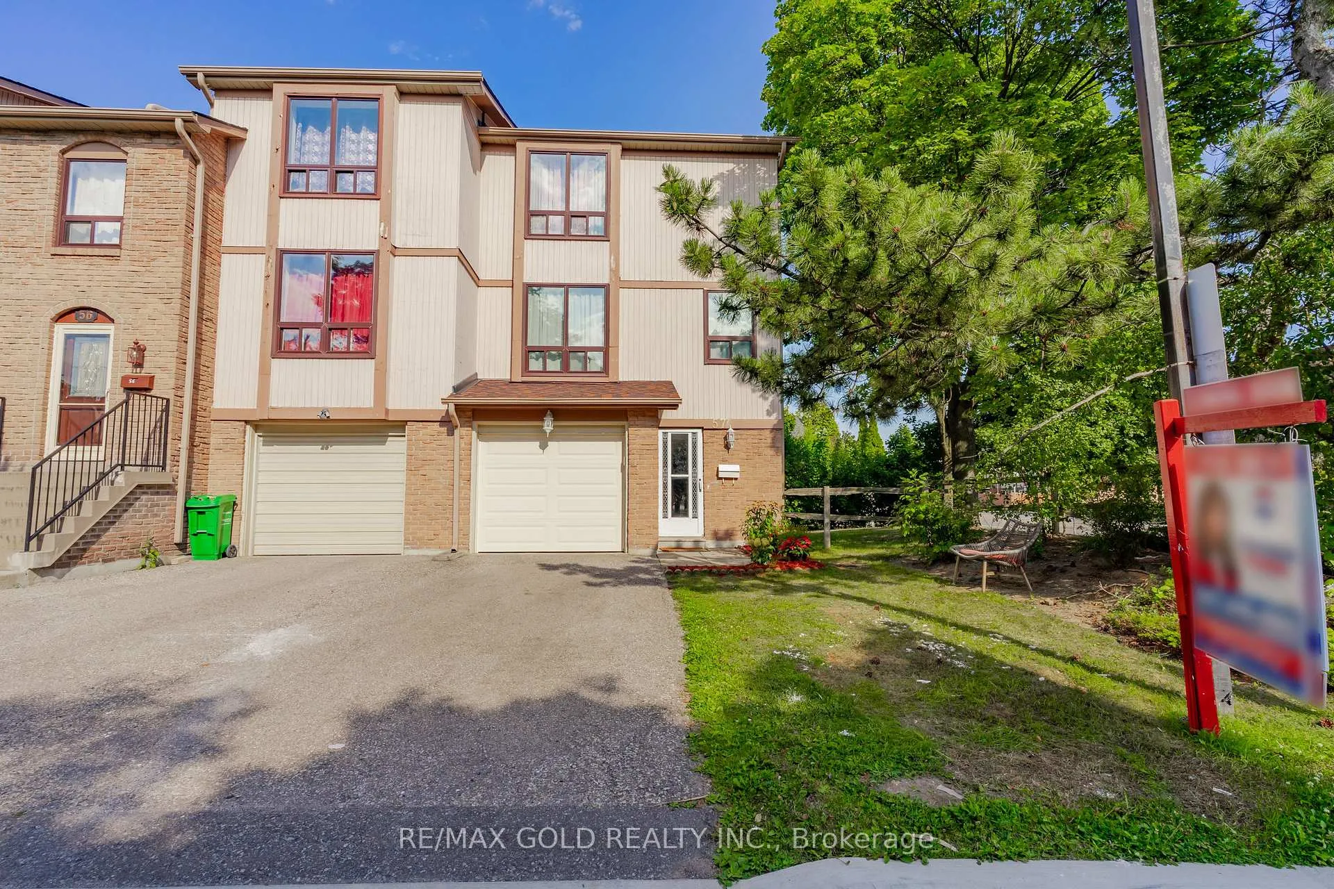 Photo 2 of 57 Guildford Crescent, Brampton, Central Park — HOMEH