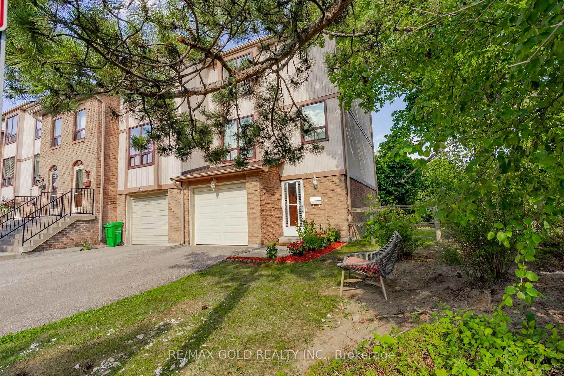 Photo 3 of 57 Guildford Crescent, Brampton, Central Park — HOMEH