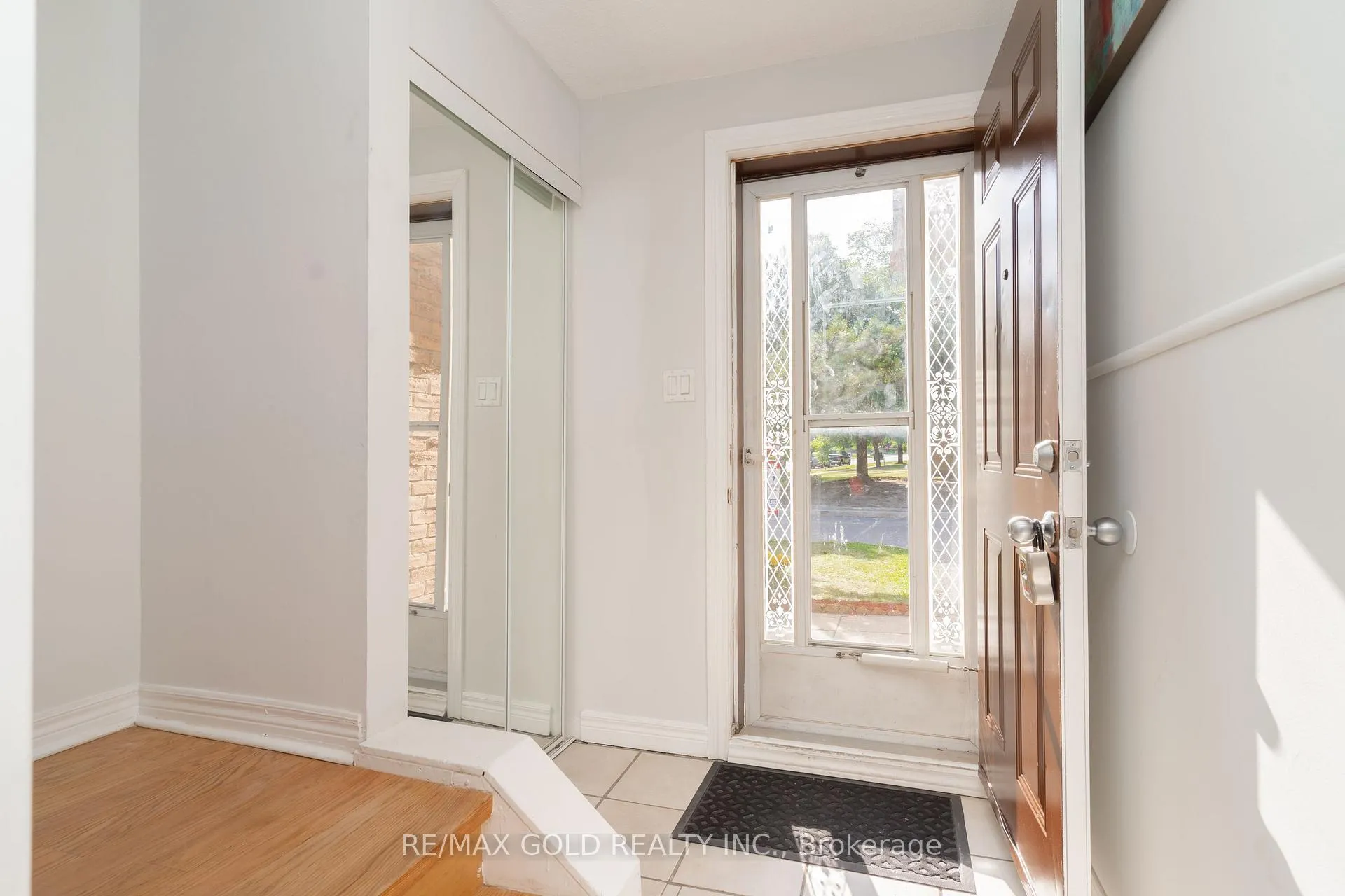 Photo 8 of 57 Guildford Crescent, Brampton, Central Park — HOMEH