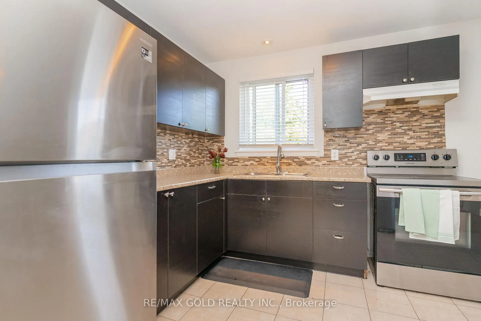 Photo 17 of 57 Guildford Crescent, Brampton, Central Park — HOMEH