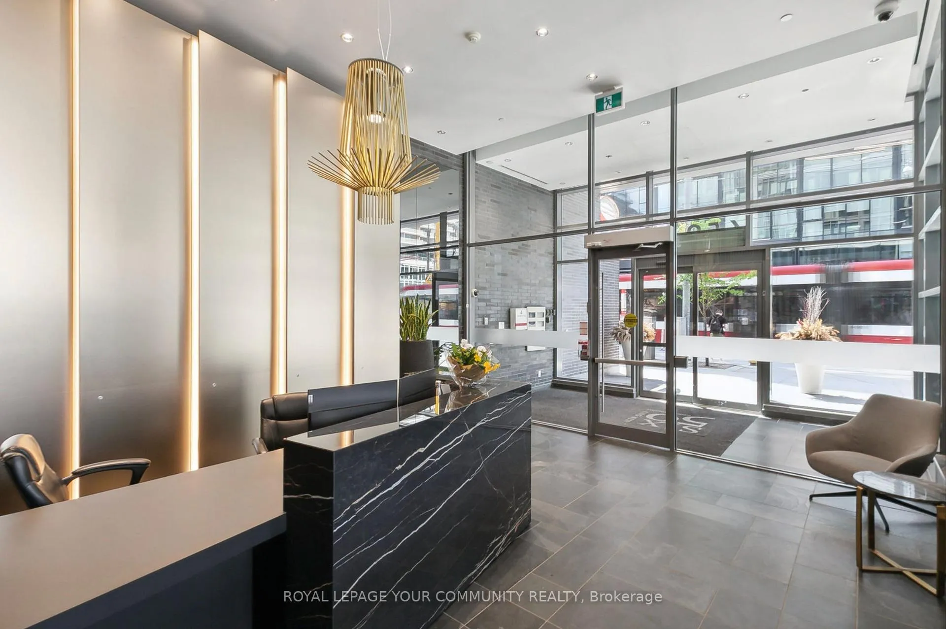 Photo 3 of Unit 621, 95 Bathurst Street, Toronto, Niagara — HOMEH