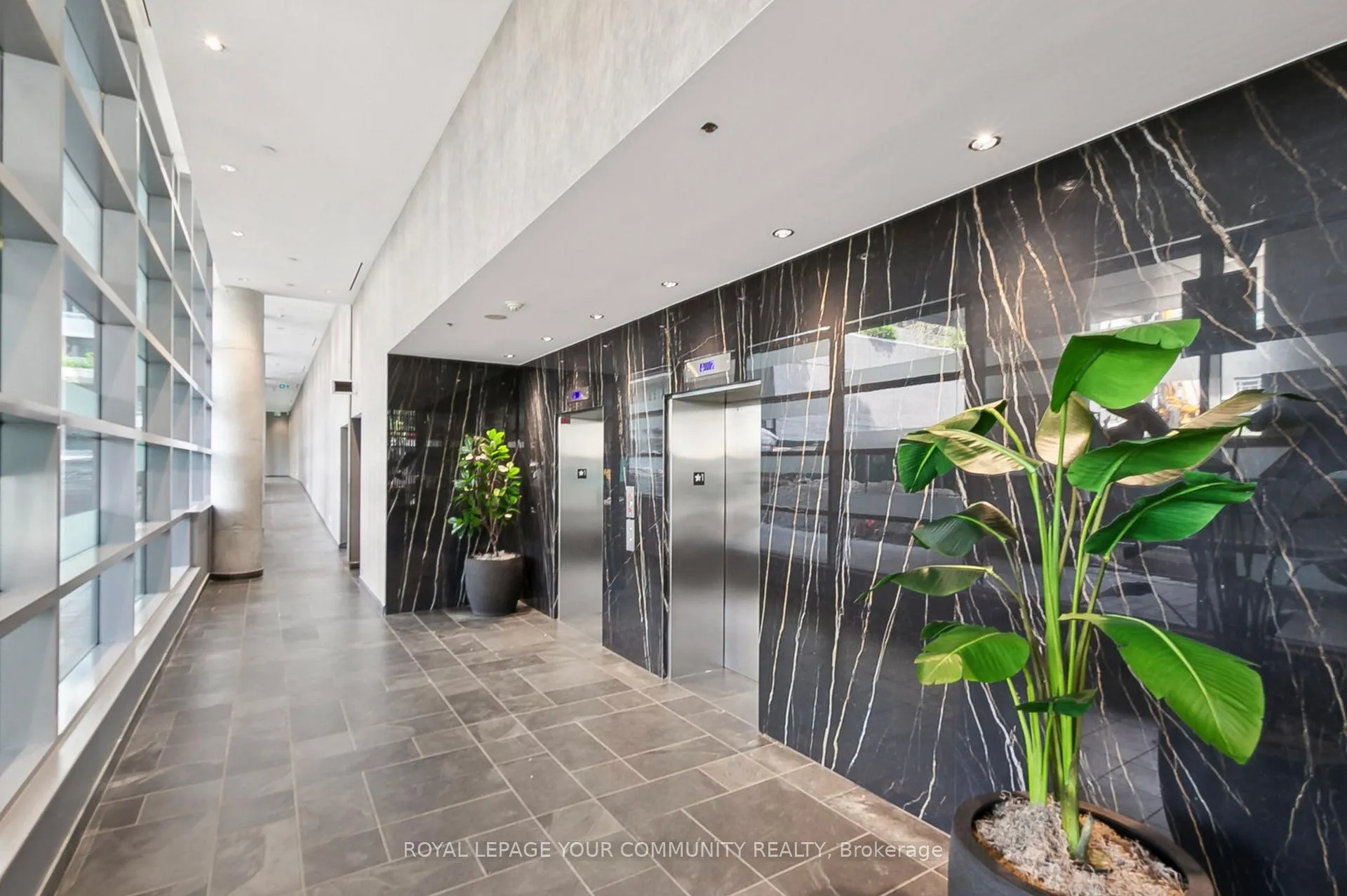 Photo 4 of Unit 621, 95 Bathurst Street, Toronto, Niagara — HOMEH