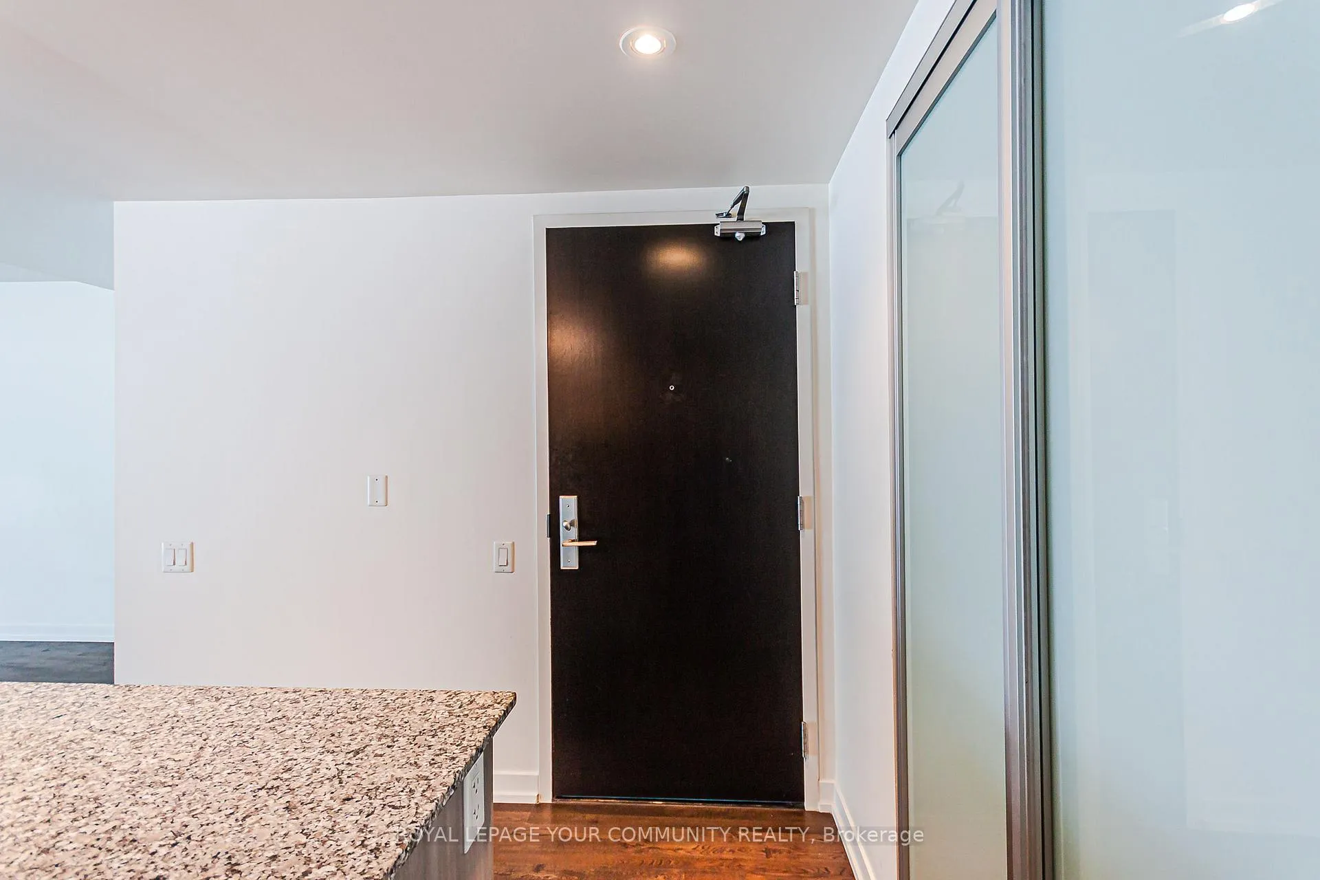 Photo 6 of Unit 621, 95 Bathurst Street, Toronto, Niagara — HOMEH