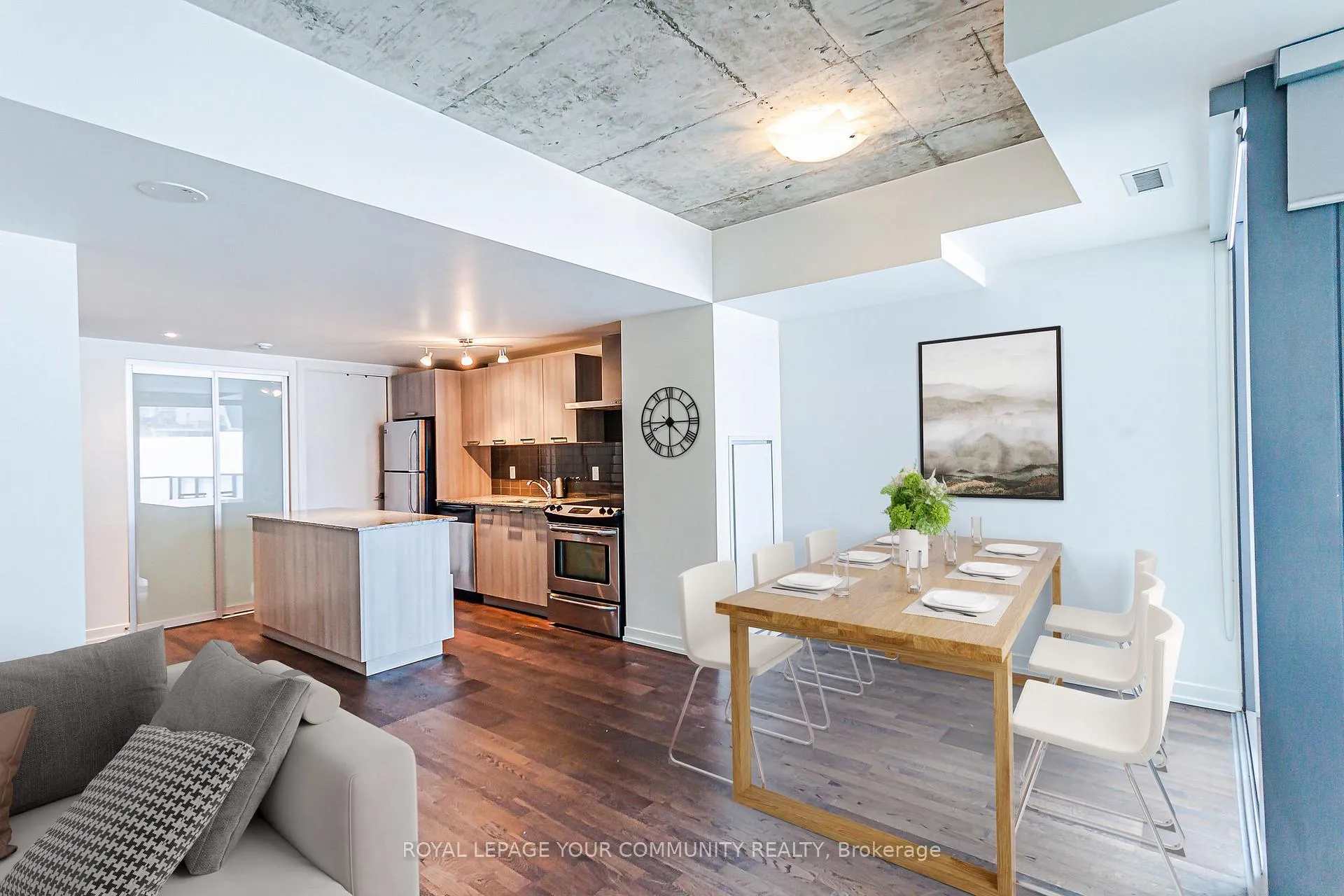 Photo 8 of Unit 621, 95 Bathurst Street, Toronto, Niagara — HOMEH