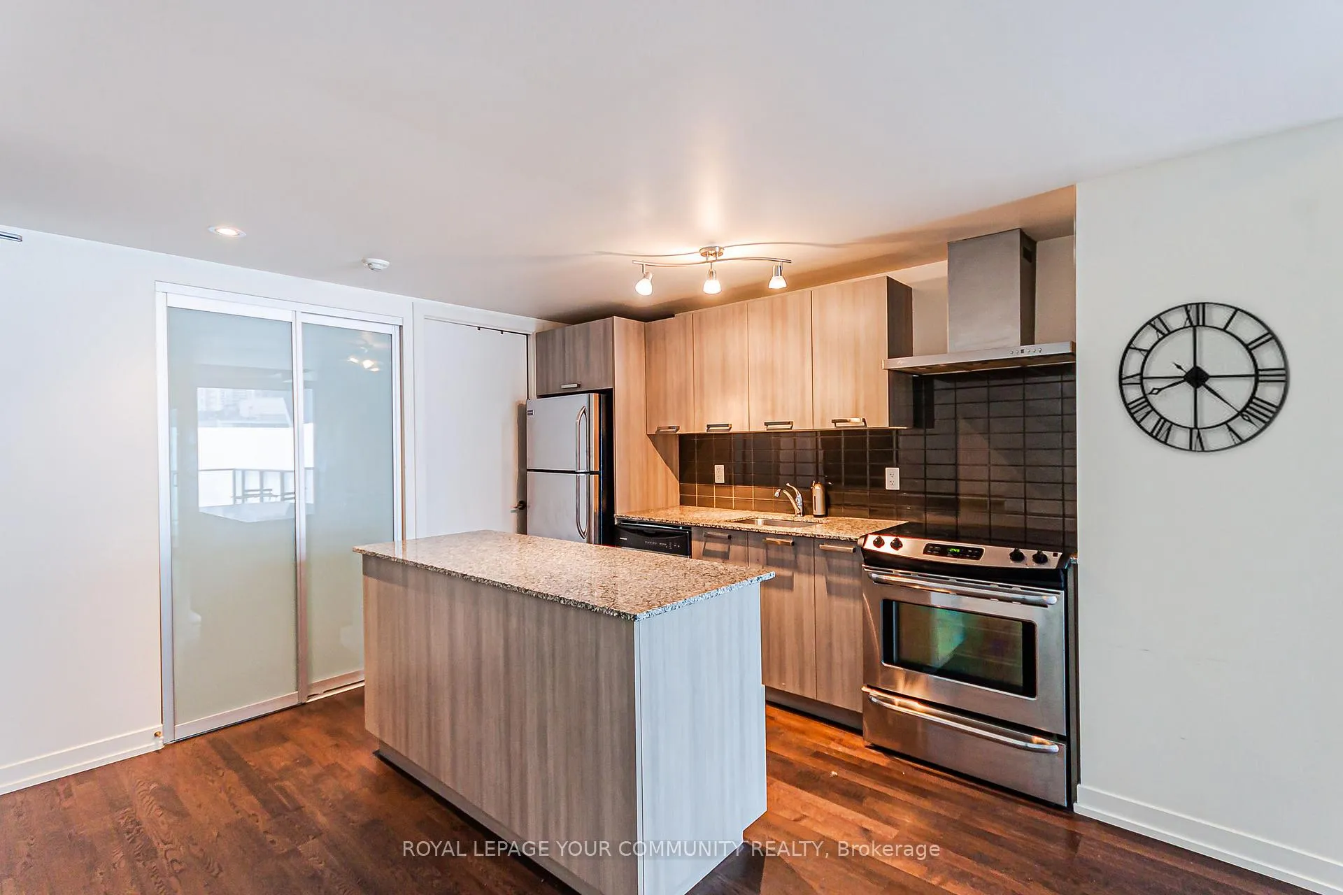 Photo 9 of Unit 621, 95 Bathurst Street, Toronto, Niagara — HOMEH