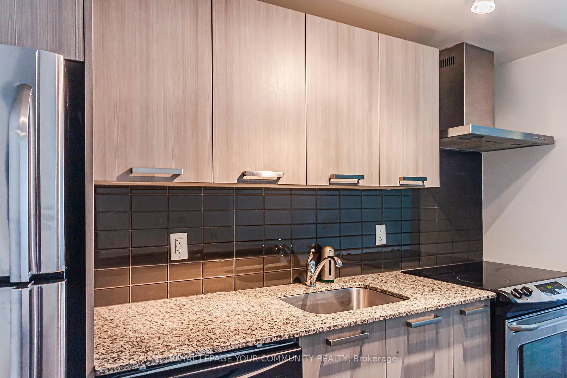 Photo 11 of Unit 621, 95 Bathurst Street, Toronto, Niagara — HOMEH