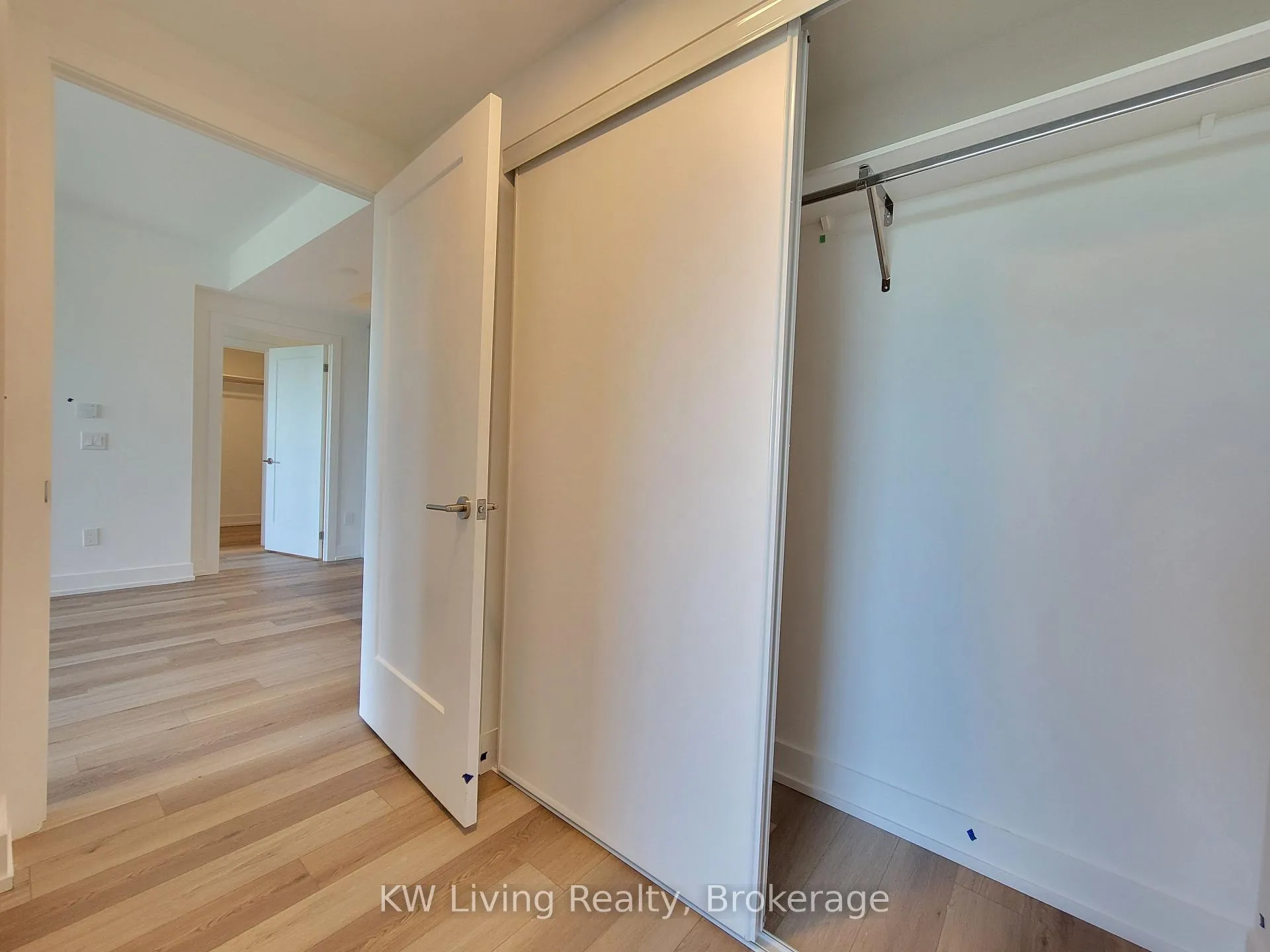 Photo 10 of Unit 820, 8 Cedarland Drive, Markham, Unionville — HOMEH