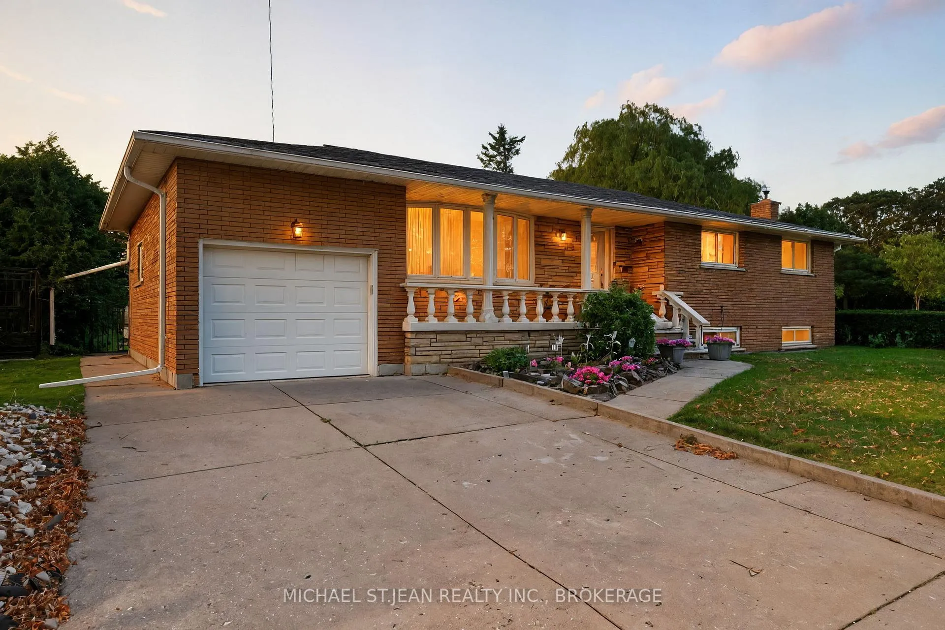 Photo 1 of 20 Woodside Drive, Hamilton, Sherwood — HOMEH