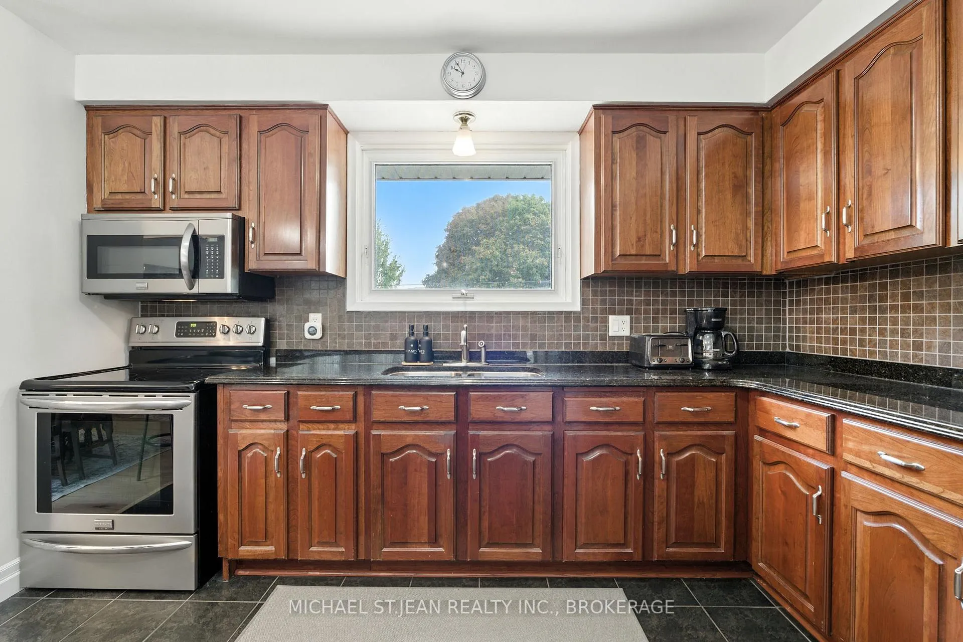 Photo 10 of 20 Woodside Drive, Hamilton, Sherwood — HOMEH