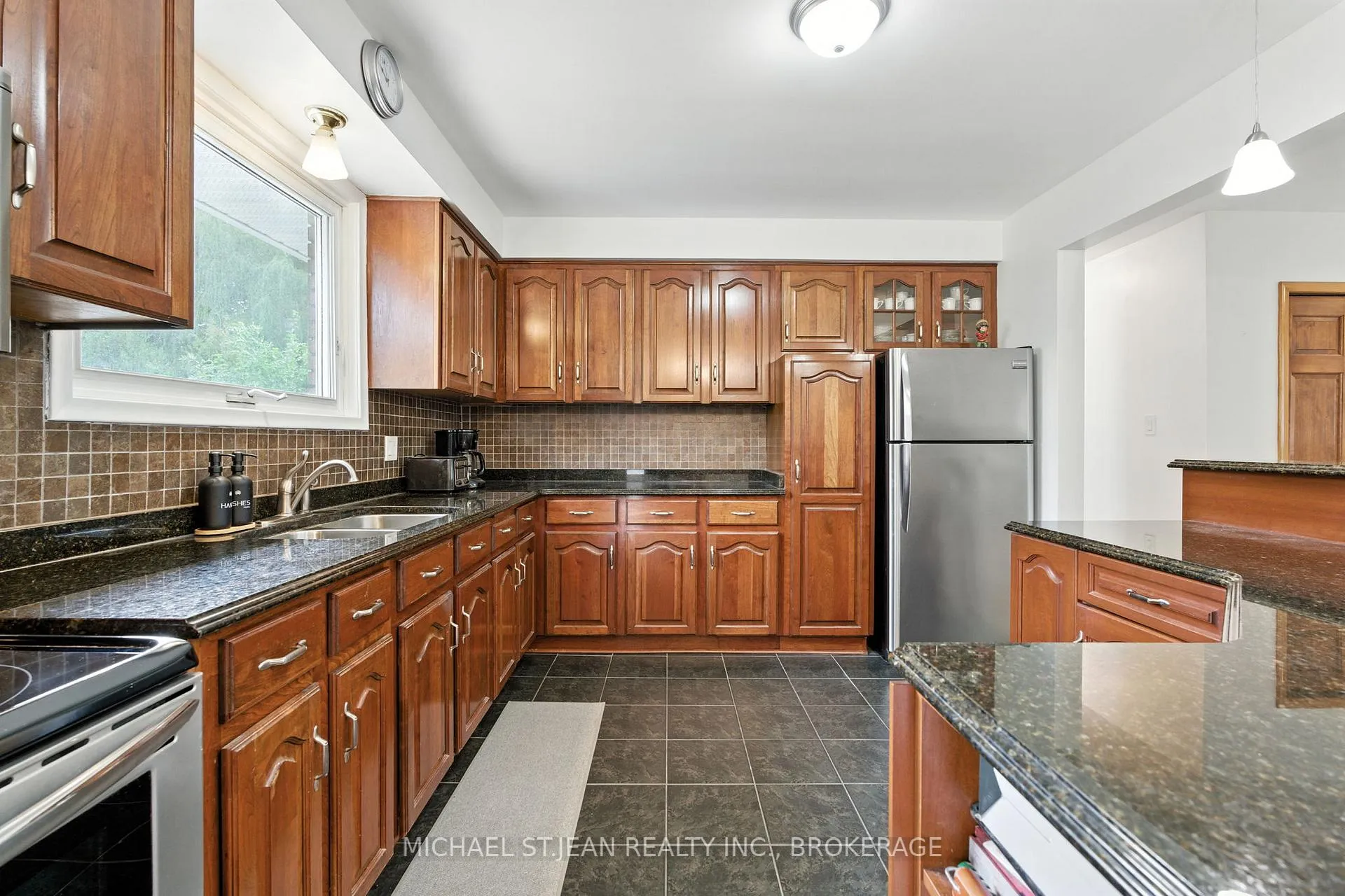 Photo 12 of 20 Woodside Drive, Hamilton, Sherwood — HOMEH