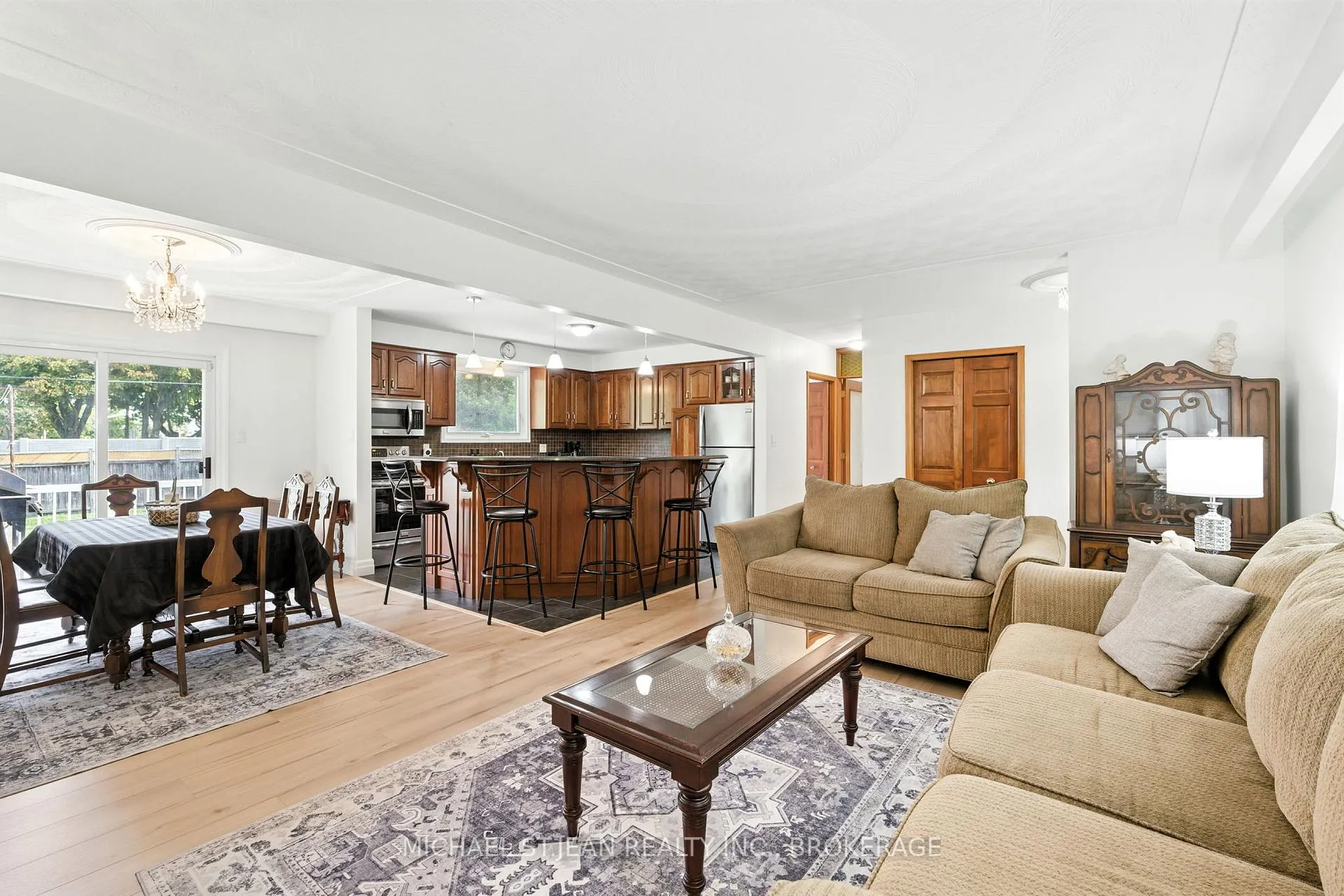 Photo 17 of 20 Woodside Drive, Hamilton, Sherwood — HOMEH