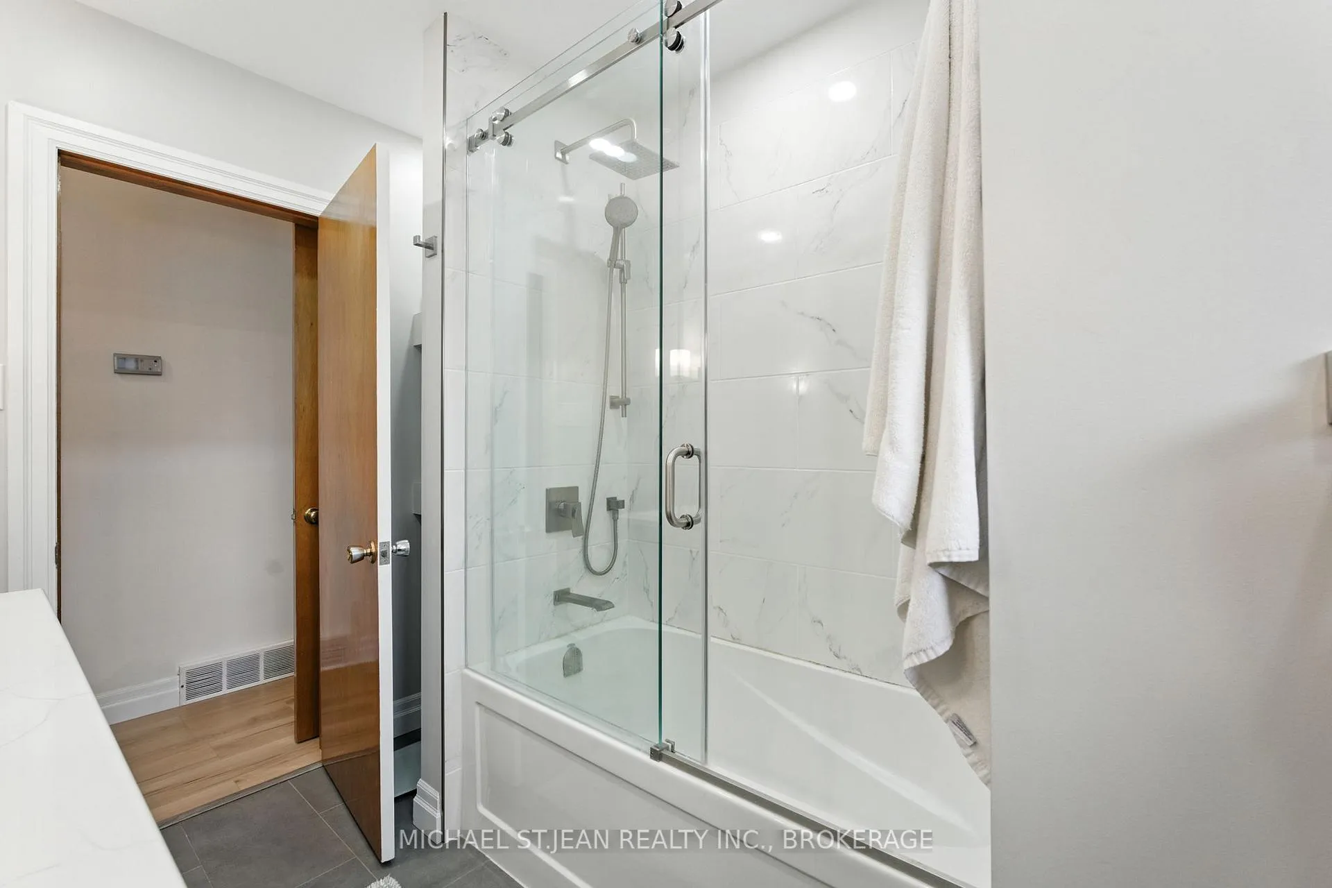Photo 28 of 20 Woodside Drive, Hamilton, Sherwood — HOMEH