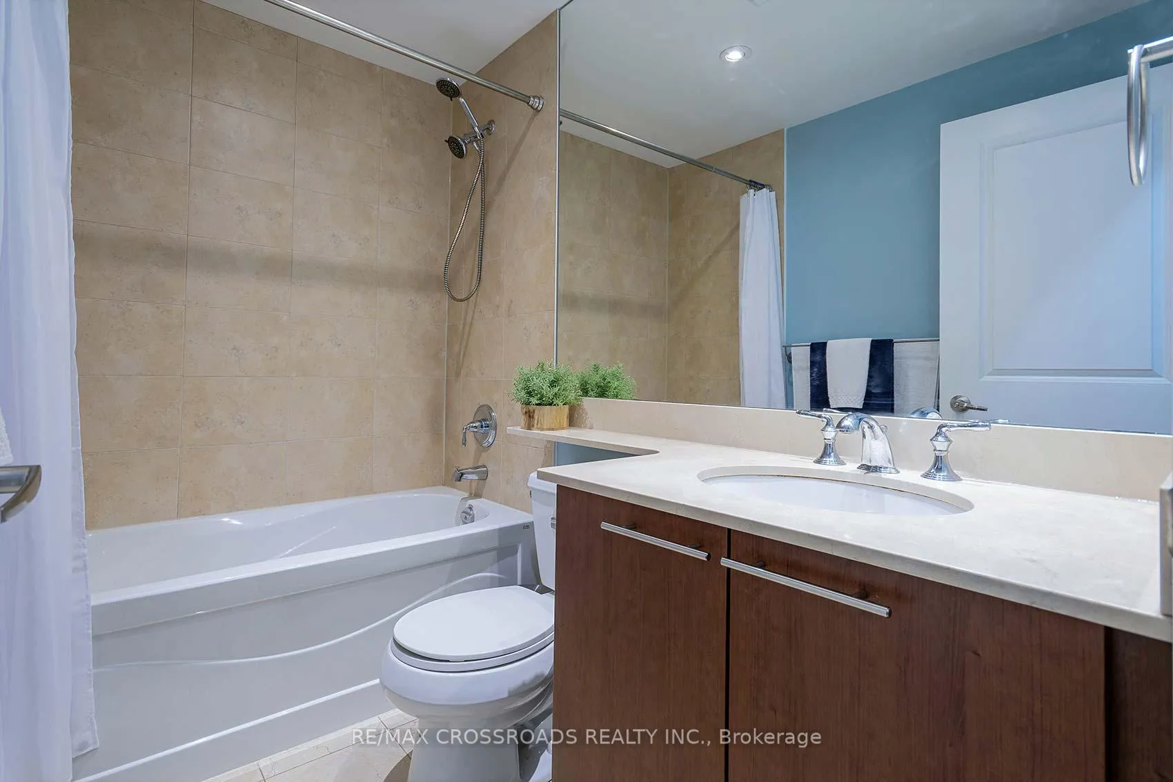 Photo 16 of Unit 510, 628 Fleet Street, Toronto, Niagara — HOMEH