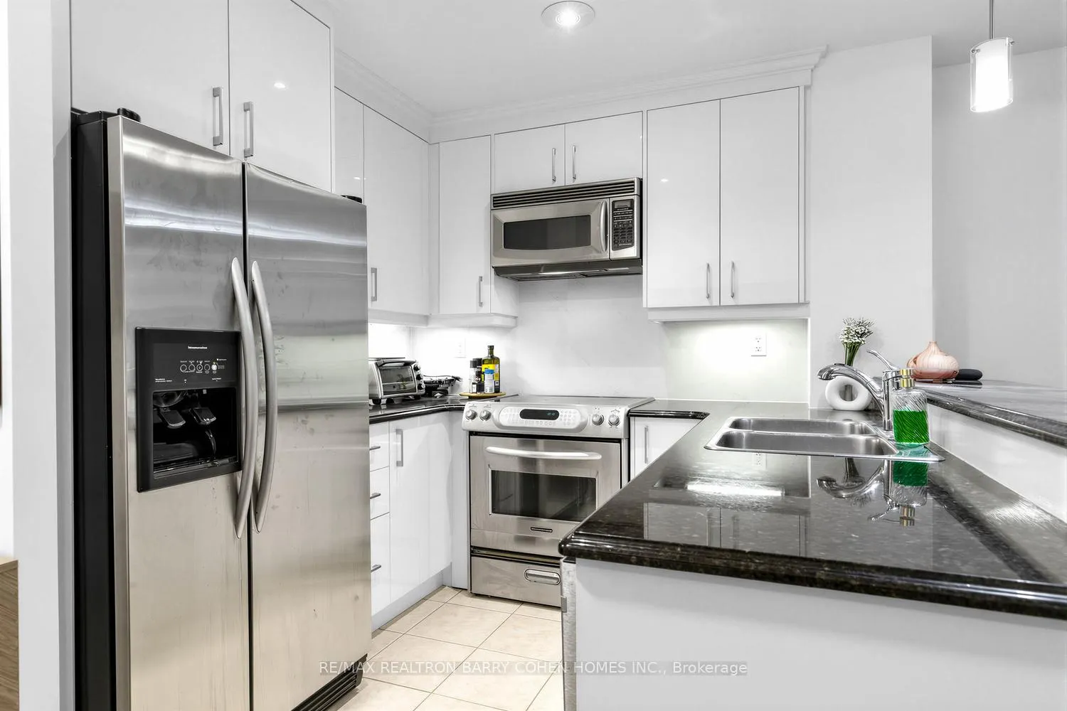 Photo 10 of Unit 501, 55 Delisle Avenue, Toronto, Yonge-St. Clair — HOMEH