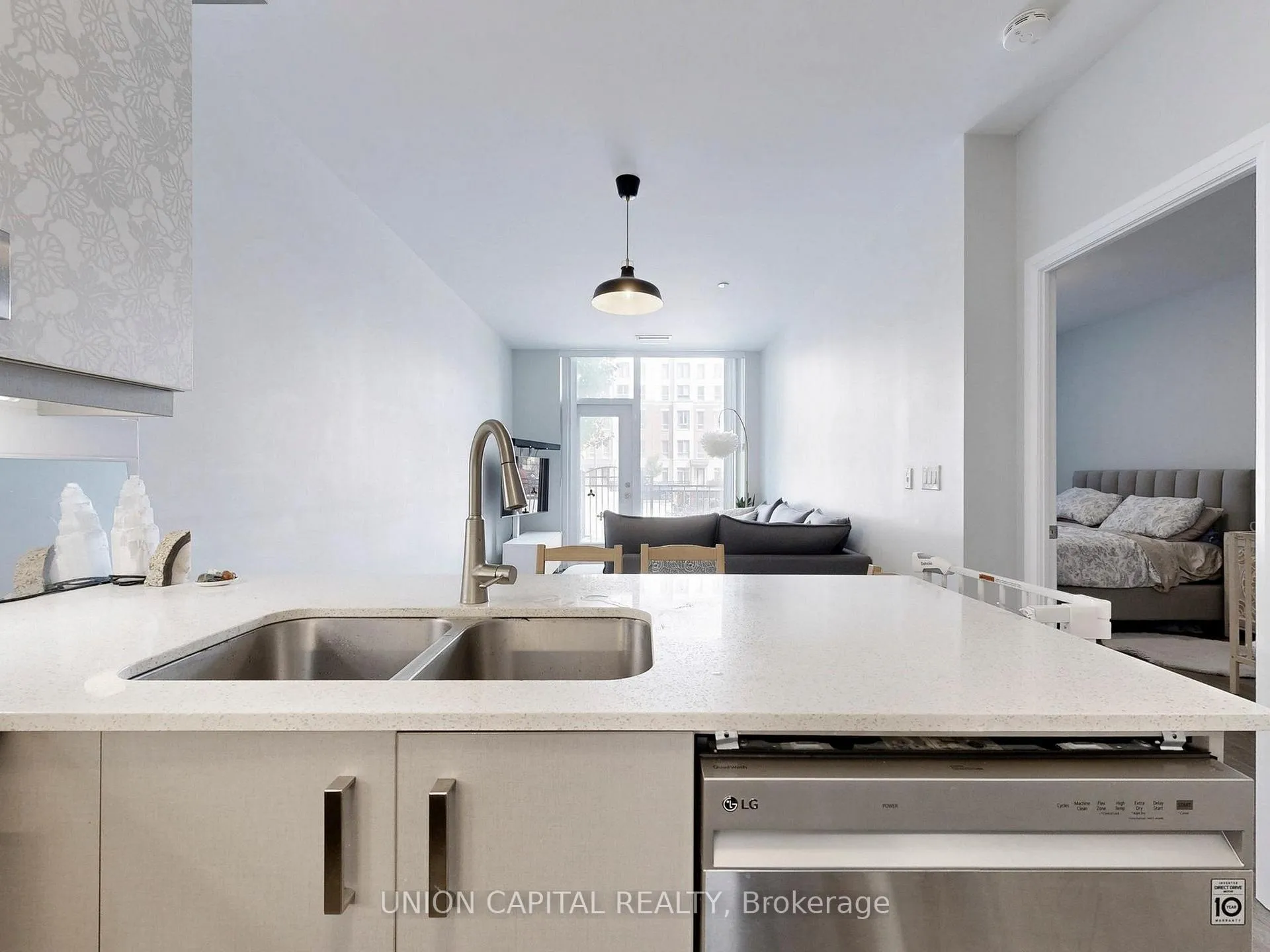 Photo 5 of Unit 109, 28 Uptown Drive, Markham, Unionville — HOMEH