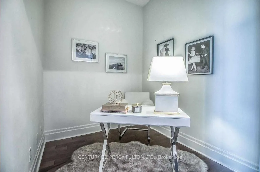 Photo 6 of Unit 908, 1 Upper Duke Crescent, Markham, Unionville — HOMEH