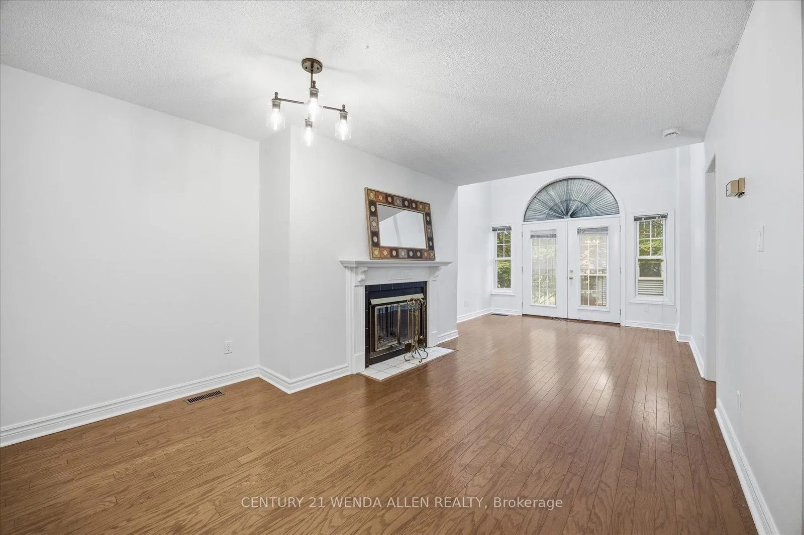 Photo 5 of Unit D16, 1663 Nash Road, Clarington, Courtice — HOMEH