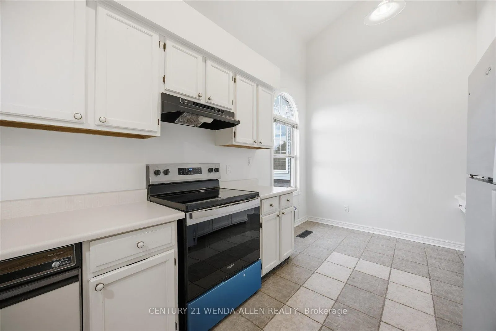 Photo 11 of Unit D16, 1663 Nash Road, Clarington, Courtice — HOMEH
