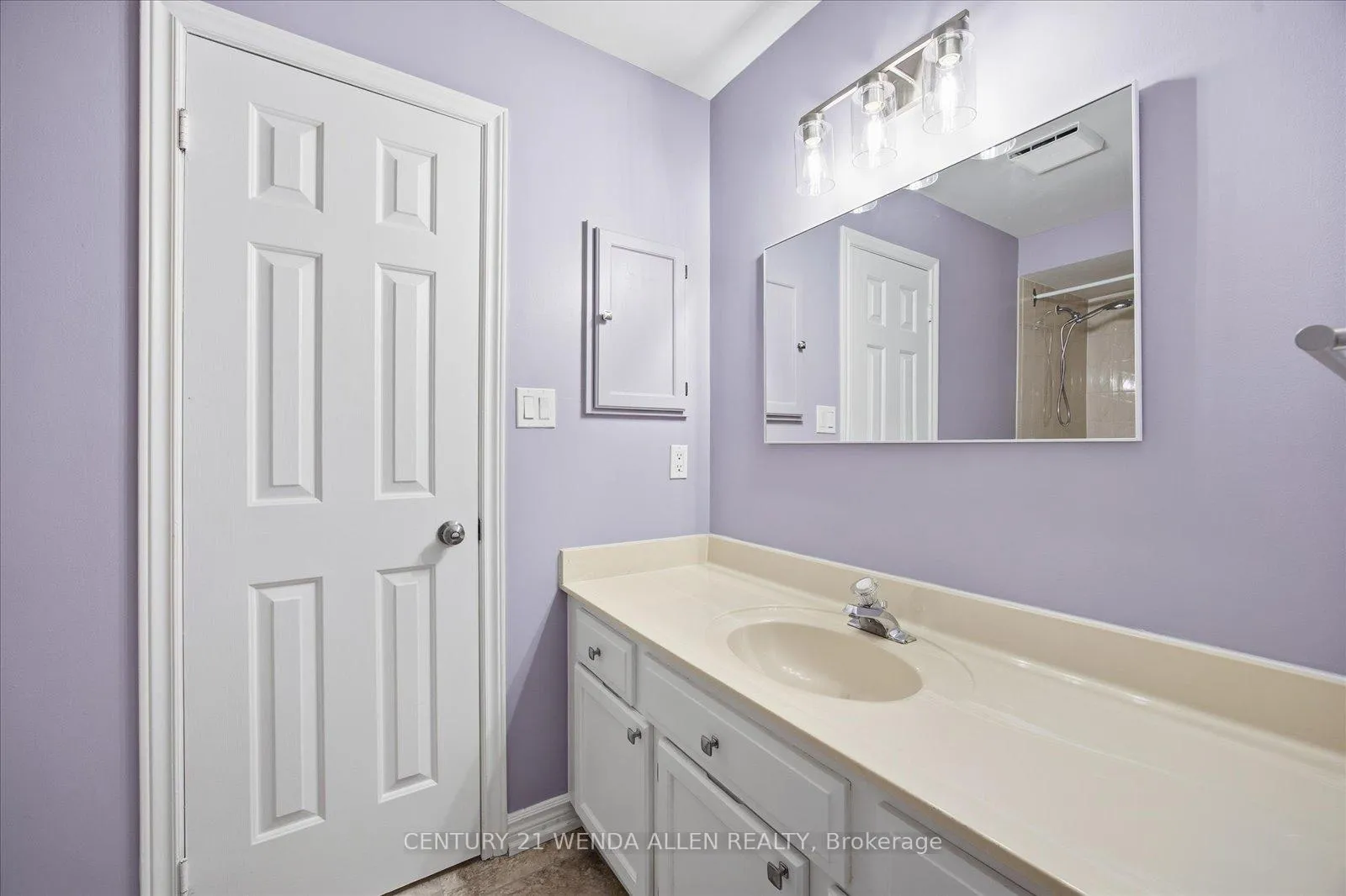Photo 17 of Unit D16, 1663 Nash Road, Clarington, Courtice — HOMEH