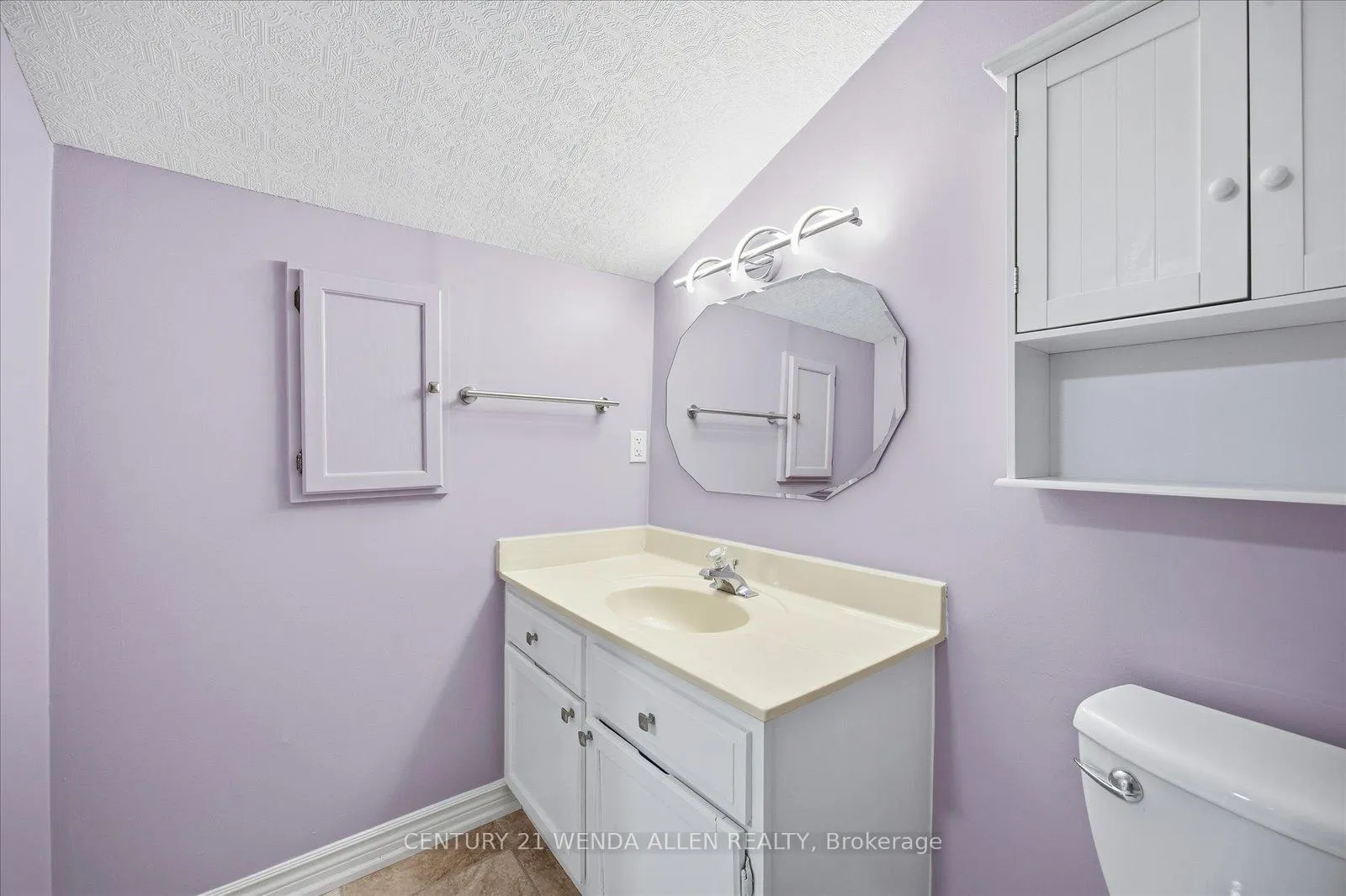 Photo 19 of Unit D16, 1663 Nash Road, Clarington, Courtice — HOMEH