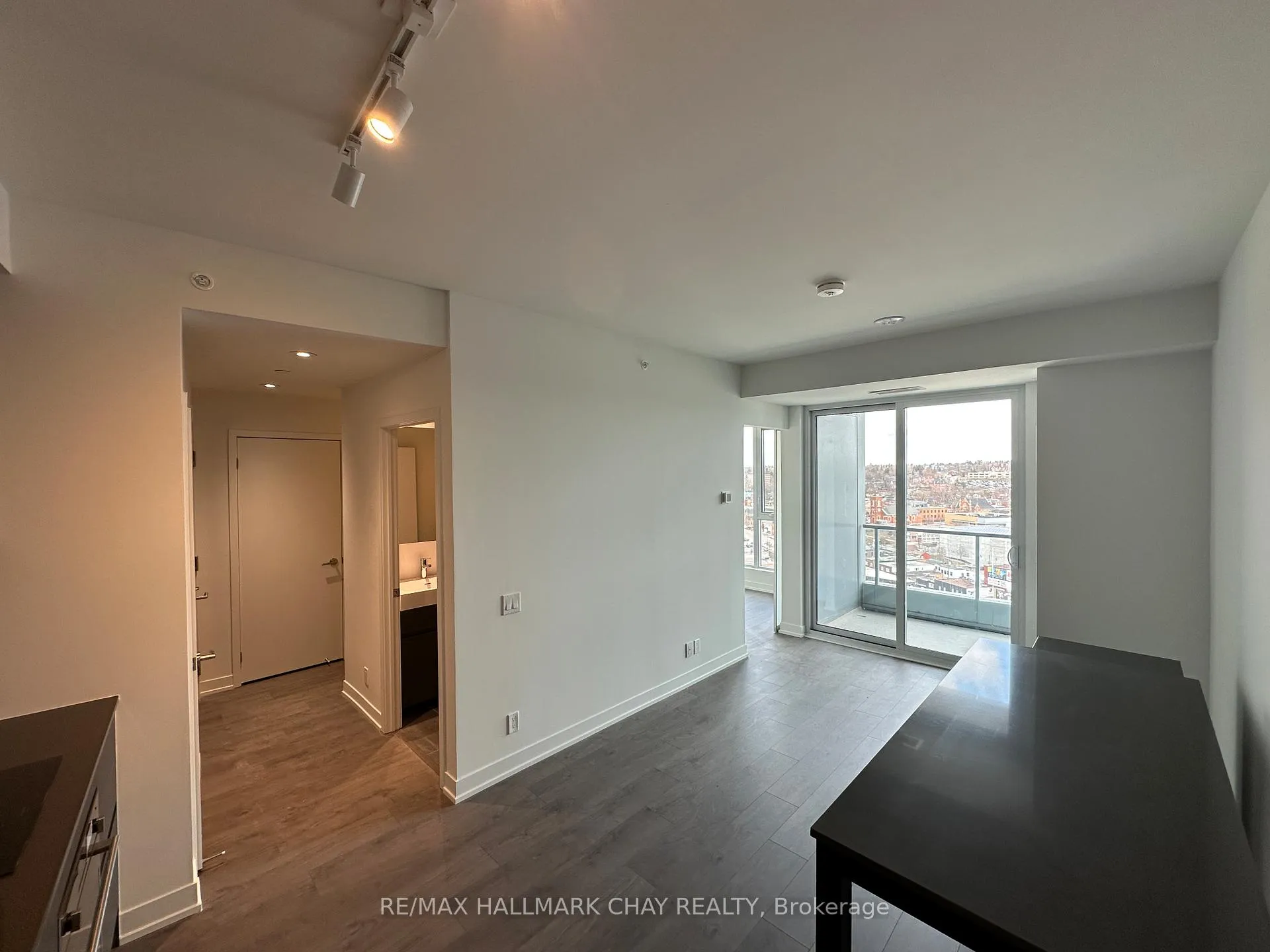 Photo 3 of Unit 1506, 39 Mary Street, Barrie, City Centre — HOMEH