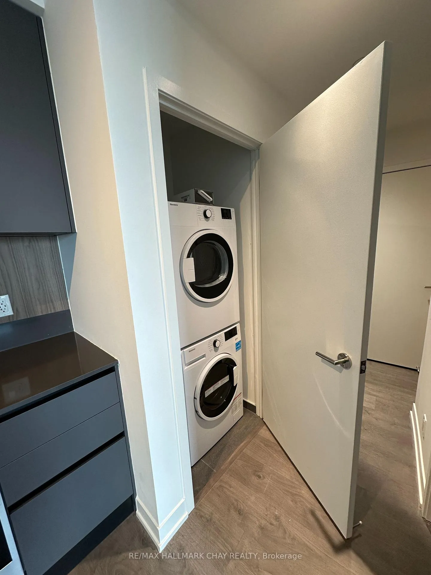 Photo 4 of Unit 1506, 39 Mary Street, Barrie, City Centre — HOMEH