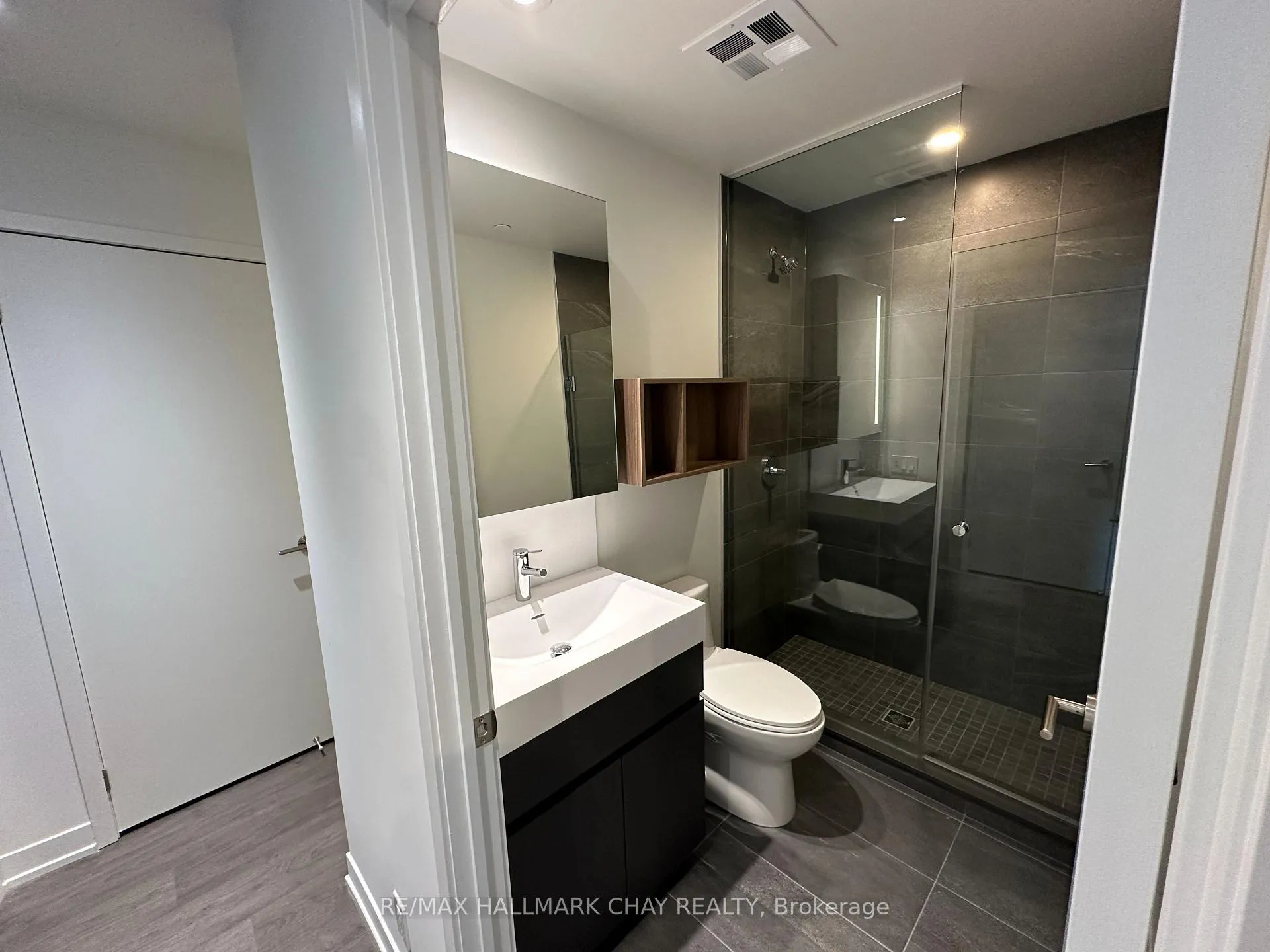 Photo 5 of Unit 1506, 39 Mary Street, Barrie, City Centre — HOMEH