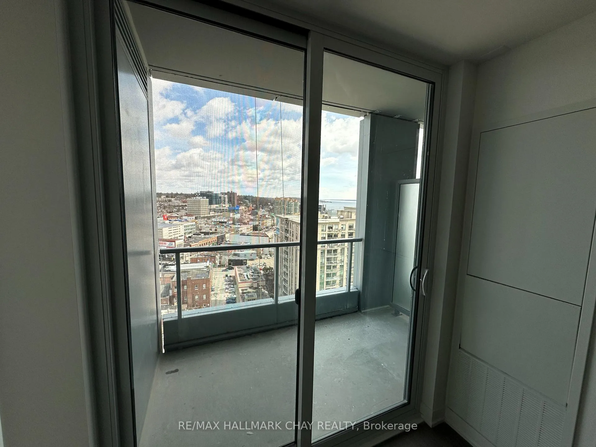 Photo 14 of Unit 1506, 39 Mary Street, Barrie, City Centre — HOMEH