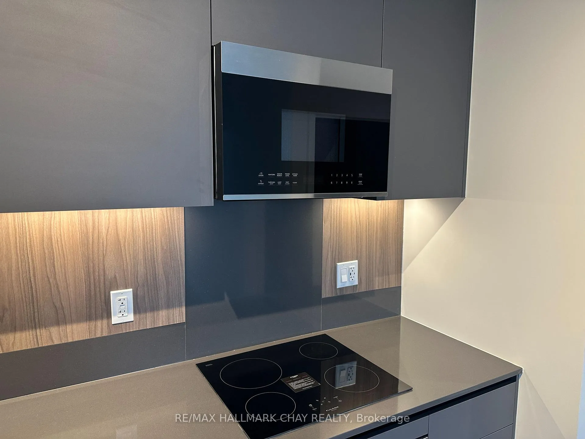 Photo 20 of Unit 1506, 39 Mary Street, Barrie, City Centre — HOMEH