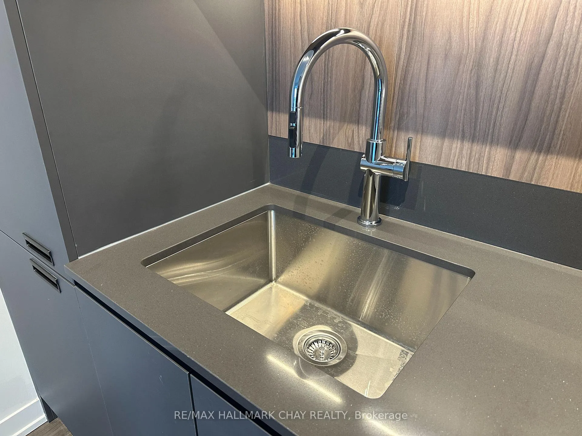 Photo 21 of Unit 1506, 39 Mary Street, Barrie, City Centre — HOMEH