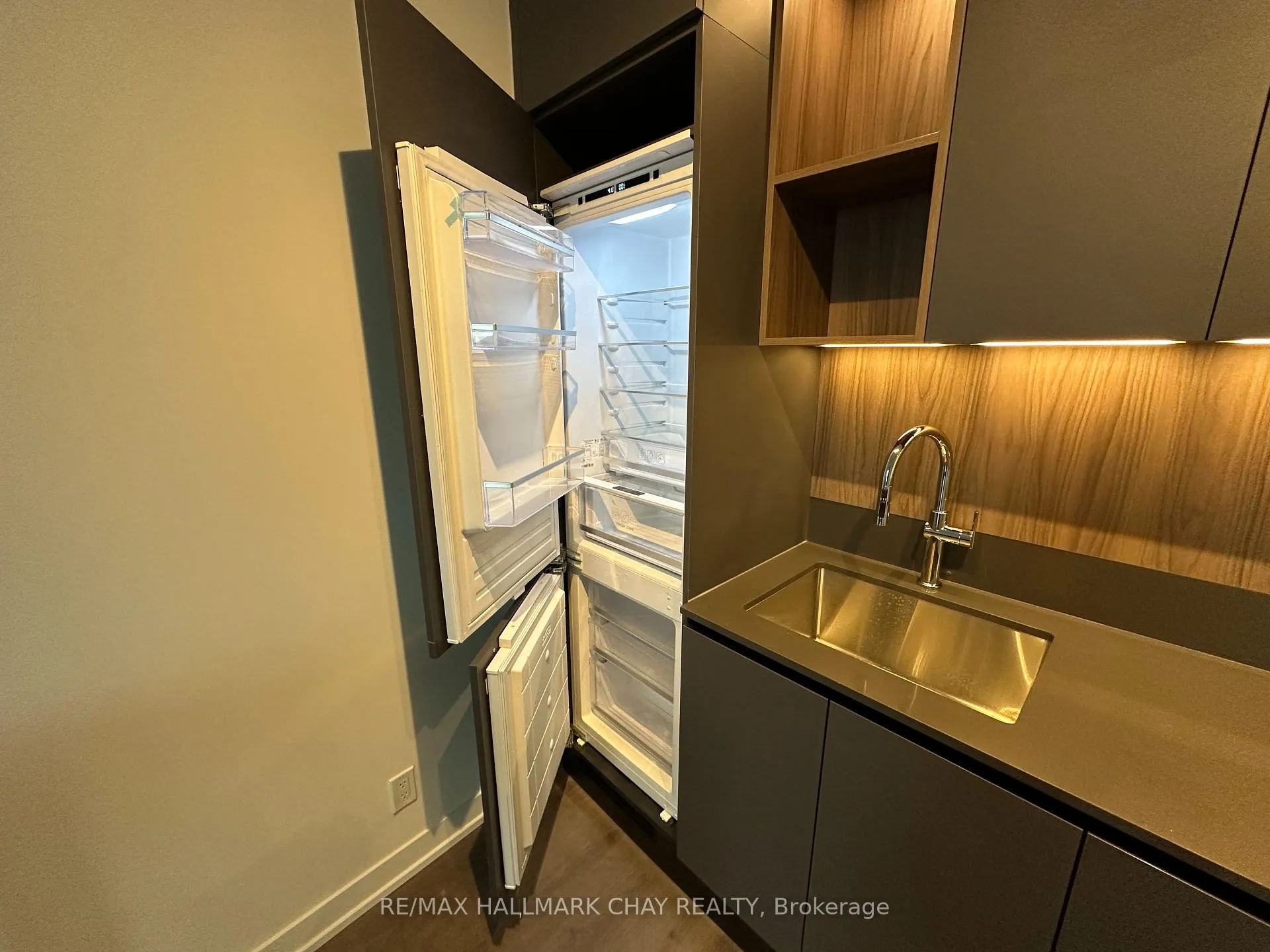 Photo 22 of Unit 1506, 39 Mary Street, Barrie, City Centre — HOMEH