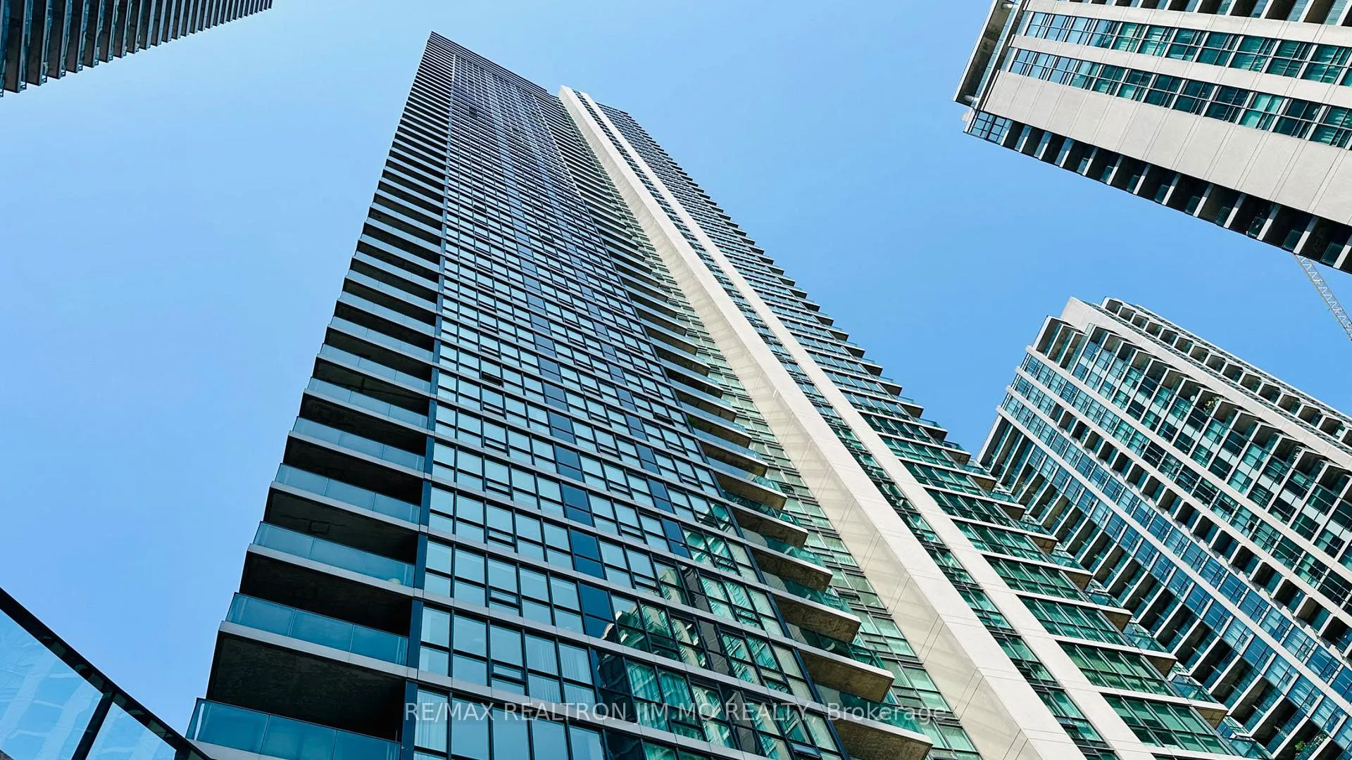 Front of Unit 1704, 18 Harbour Street