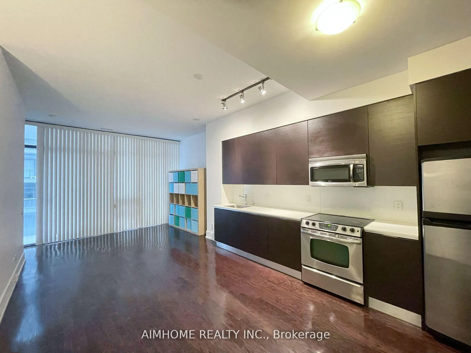 Front of Unit 4201, 33 Charles Street E