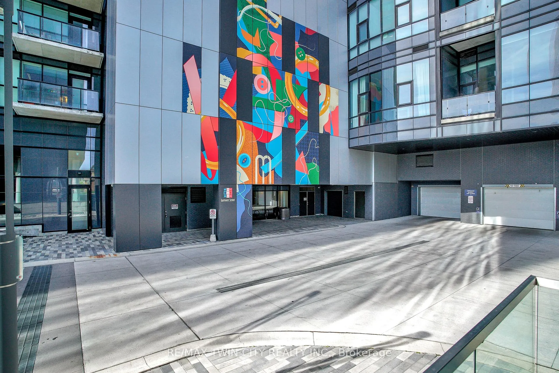 Photo 3 of Unit 1009, 104 Garment Street, Kitchener, City Commercial Core — HOMEH