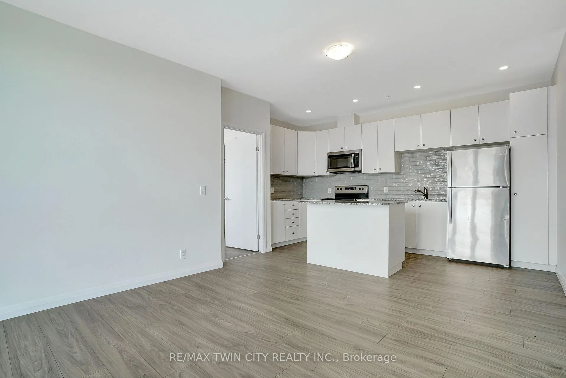 Photo 9 of Unit 1009, 104 Garment Street, Kitchener, City Commercial Core — HOMEH