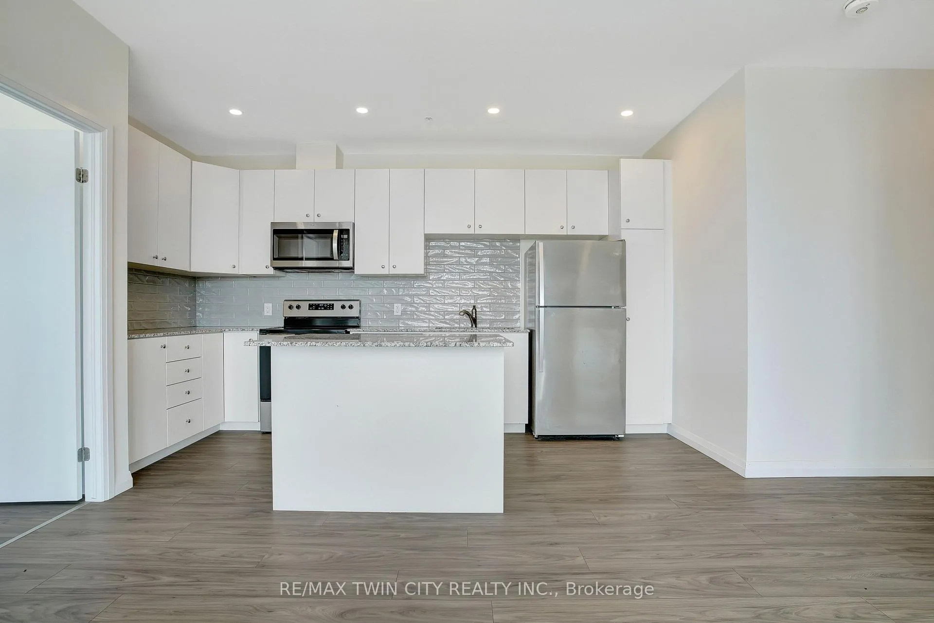 Photo 10 of Unit 1009, 104 Garment Street, Kitchener, City Commercial Core — HOMEH