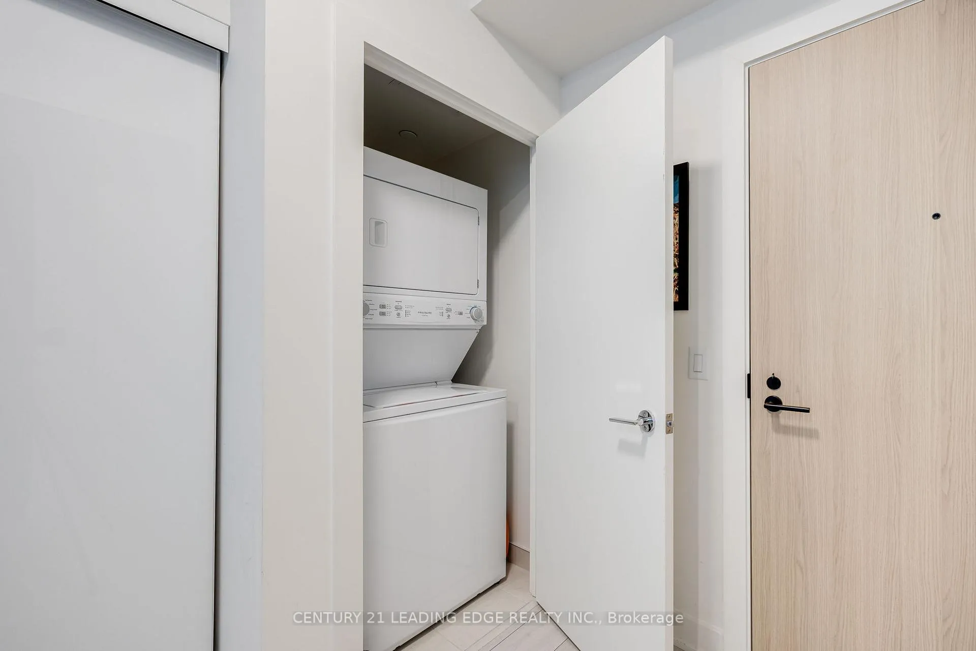 Photo 15 of Unit 1615, 35 Mercer Street, Toronto, Waterfront Communities — HOMEH
