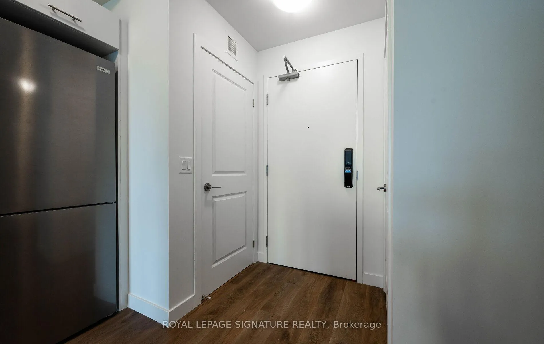 Photo 3 of Unit 303, 461 Green Road, Hamilton, Stoney Creek — HOMEH