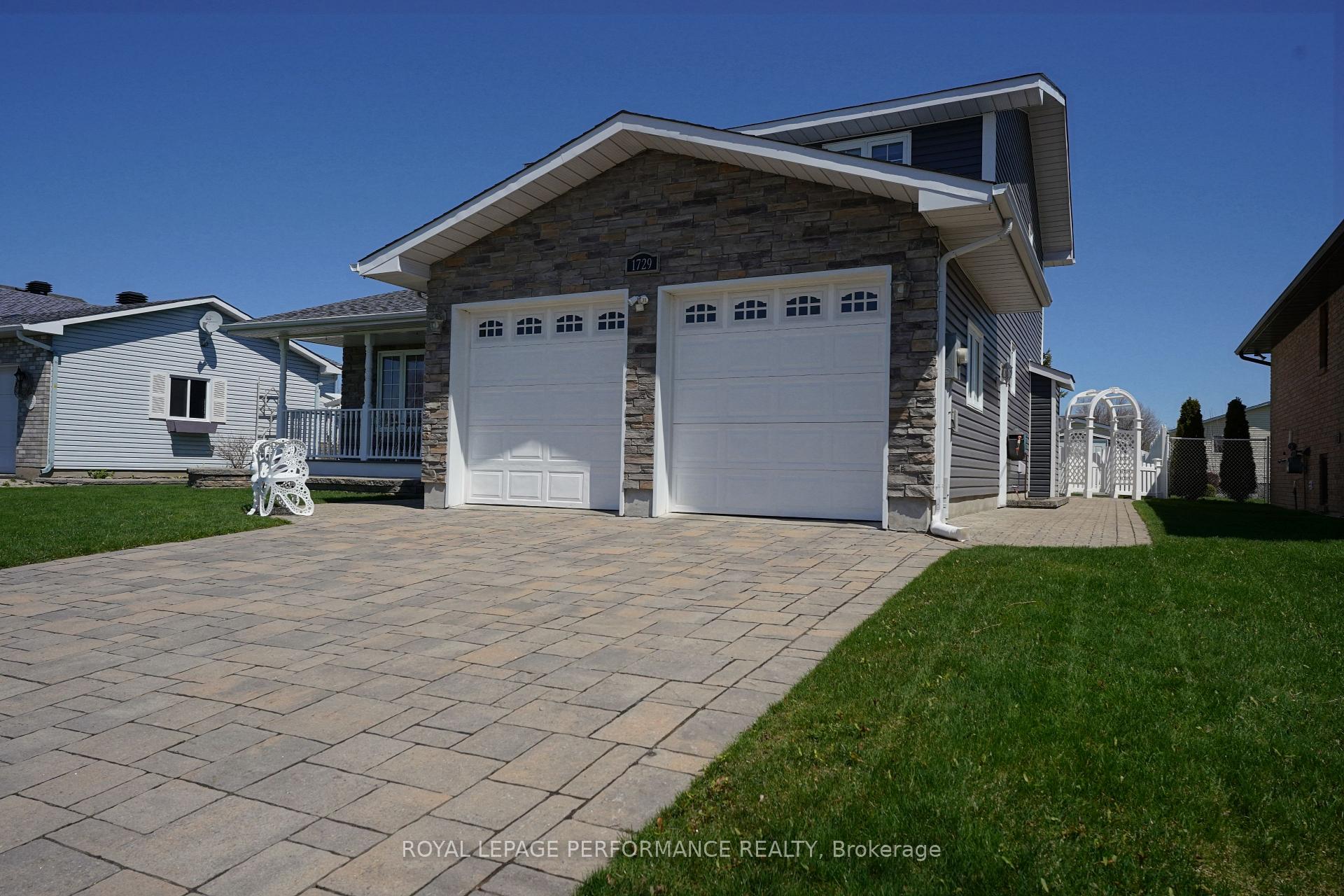 Photo 6 of 1729 MacIntyre Avenue, Cornwall — HOMEH